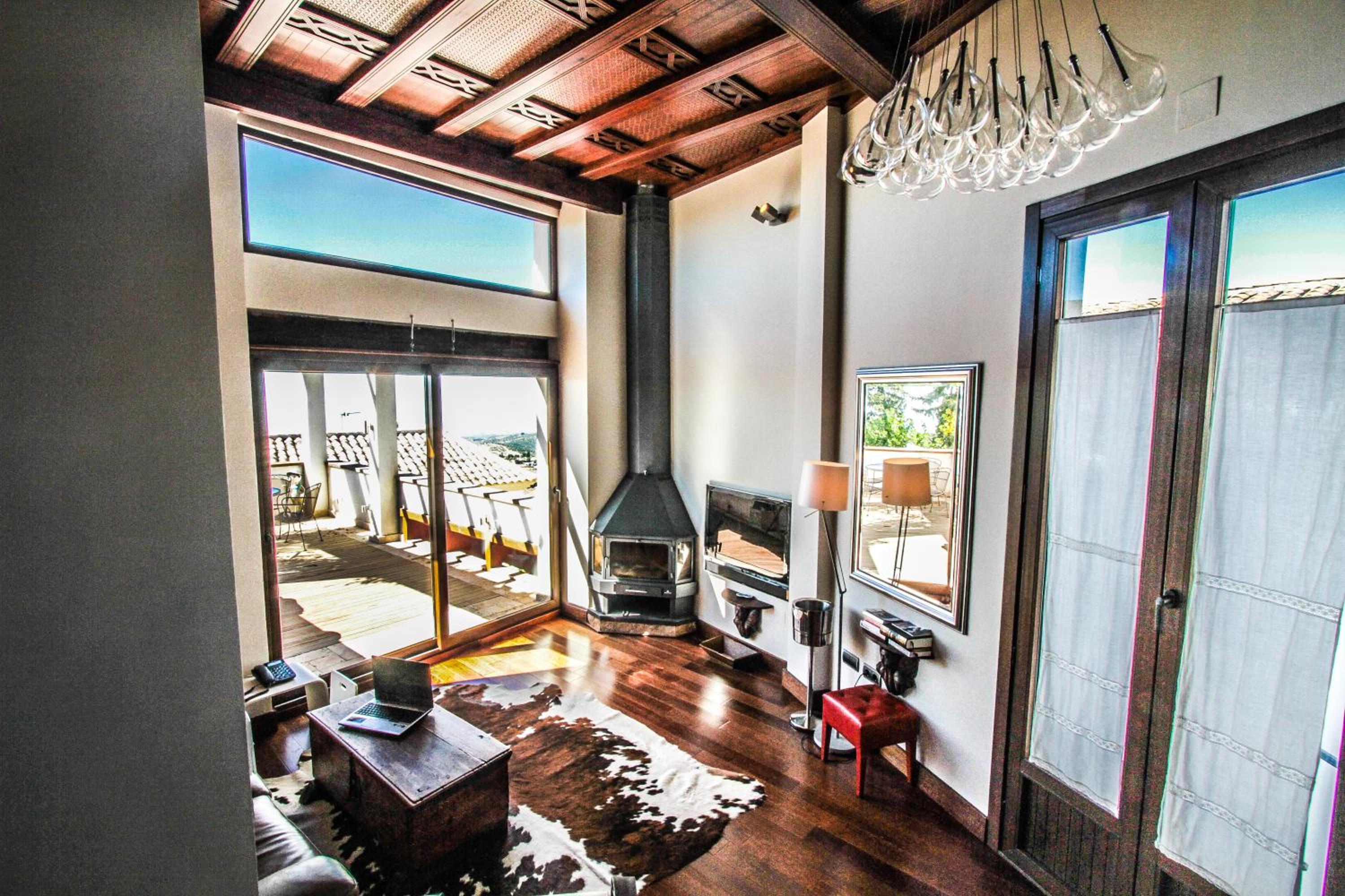 Apartamento Premium de Tres Habitaciones con Balcón