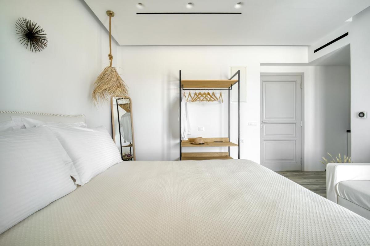 One-Bedroom House - Photo 13