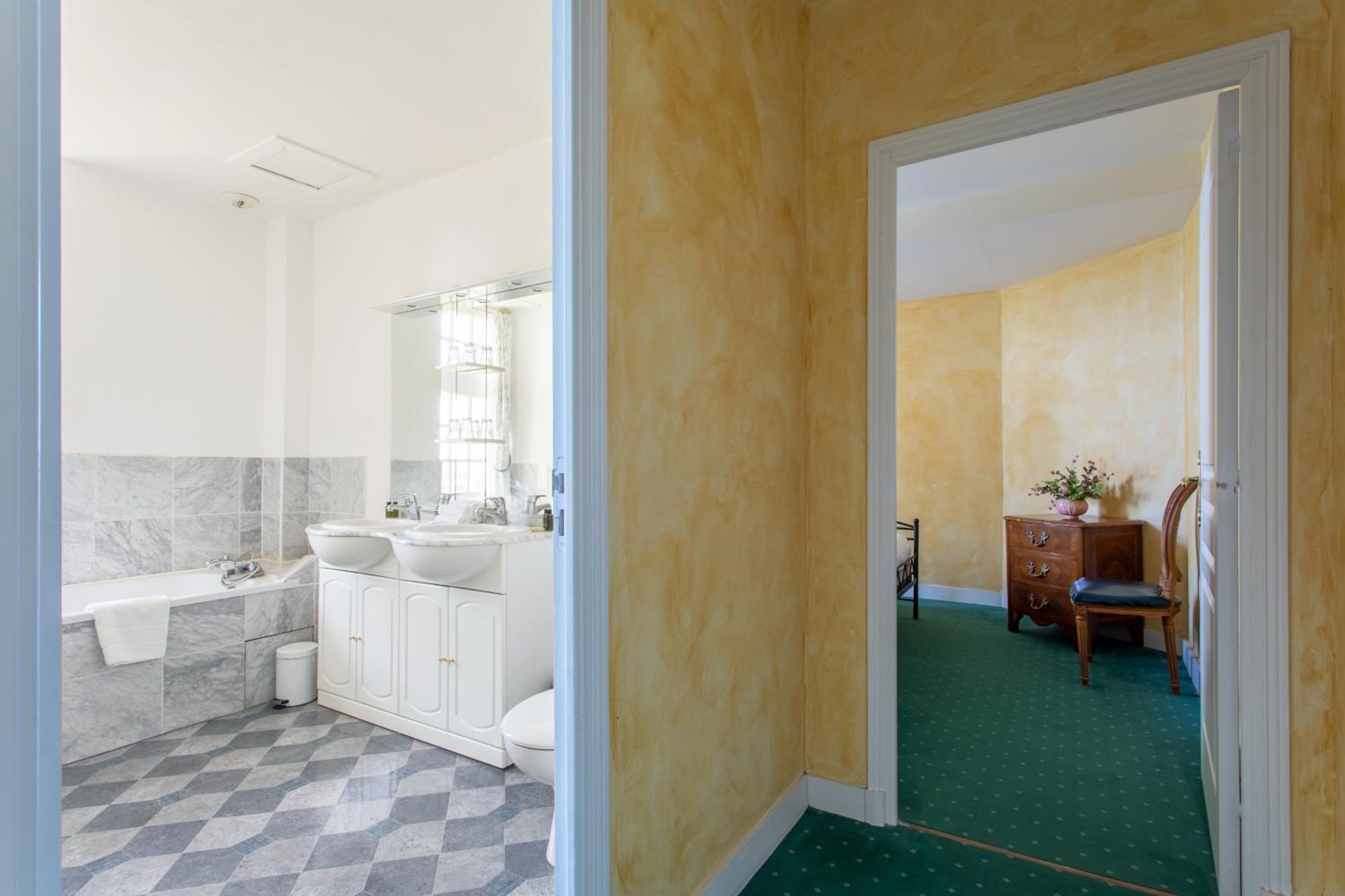 Classic Quadruple Room - Photo 3