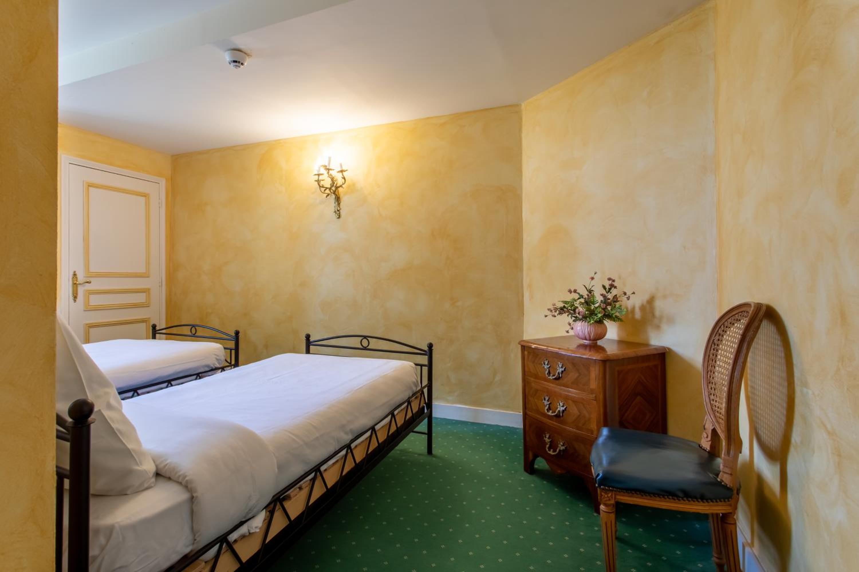Classic Quadruple Room - Photo 19