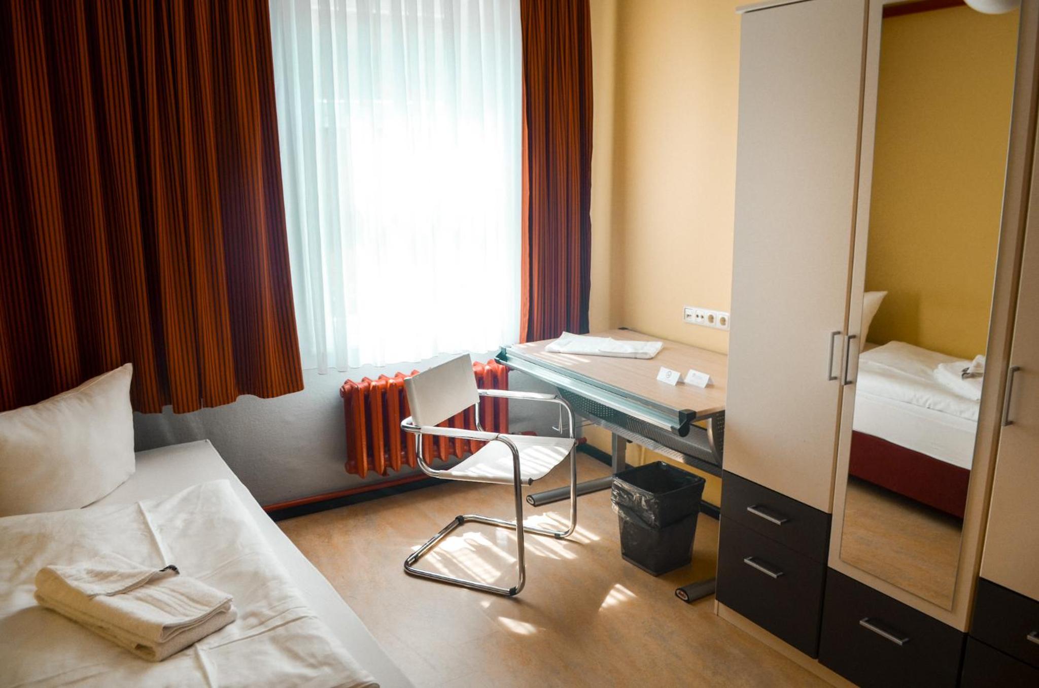 Economy Double Room with Shared Bathroom photo 2