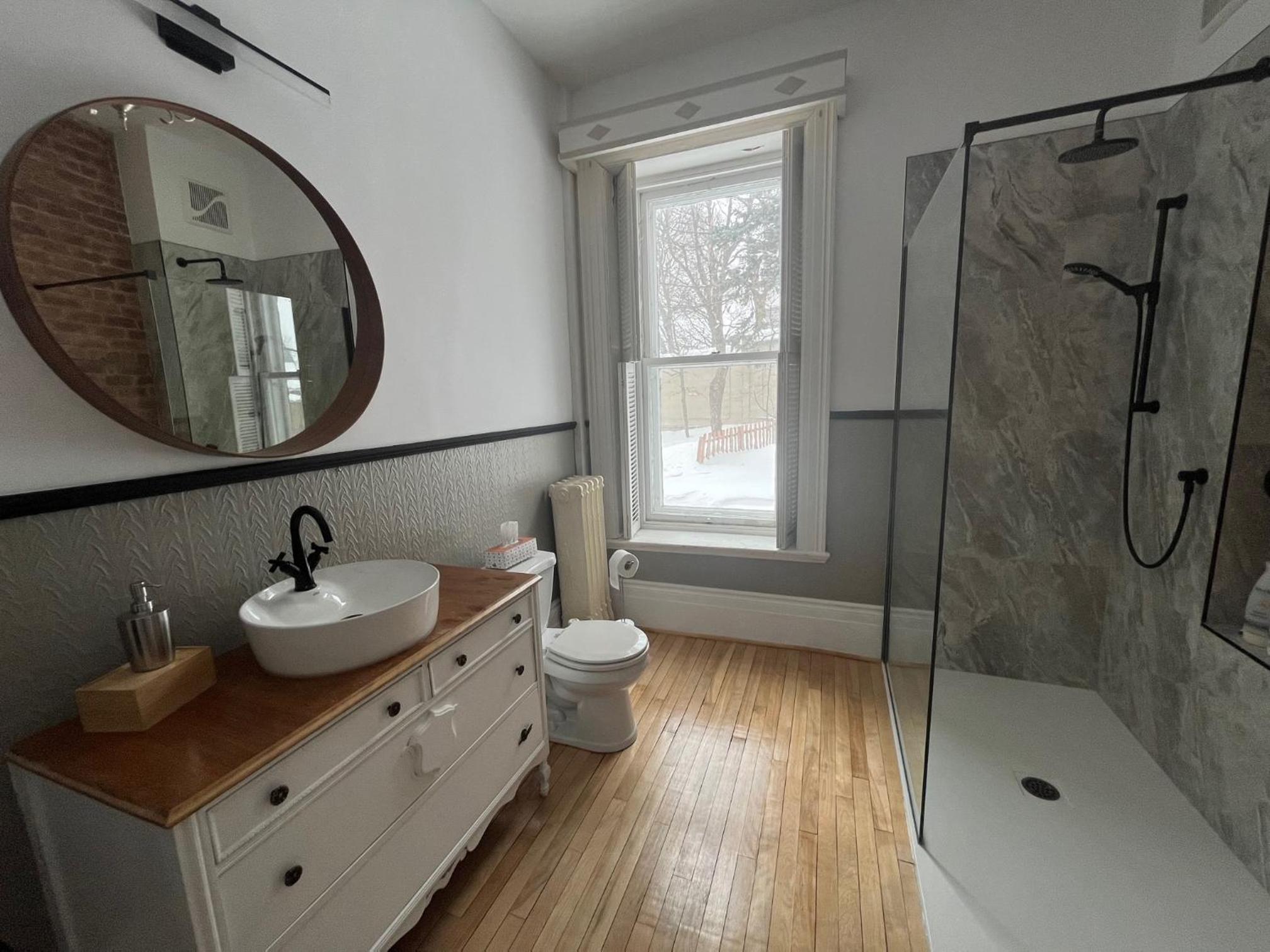 Family Room with Private Bathroom photo 1