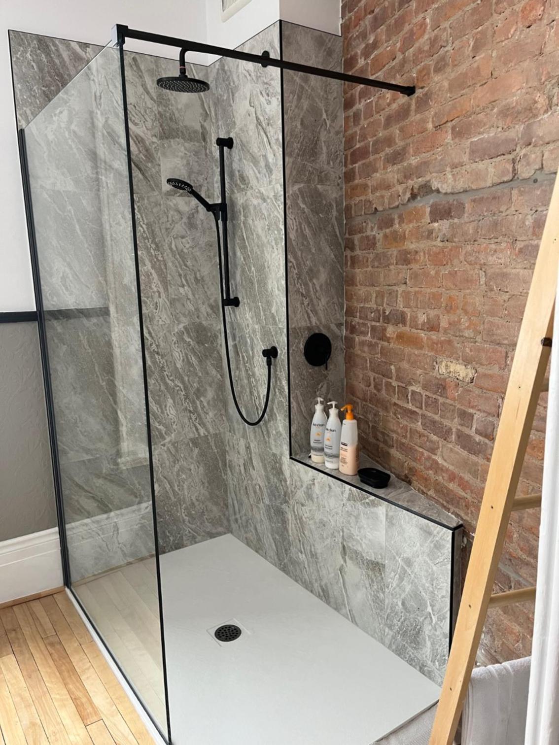 Family Room with Private Bathroom photo 2