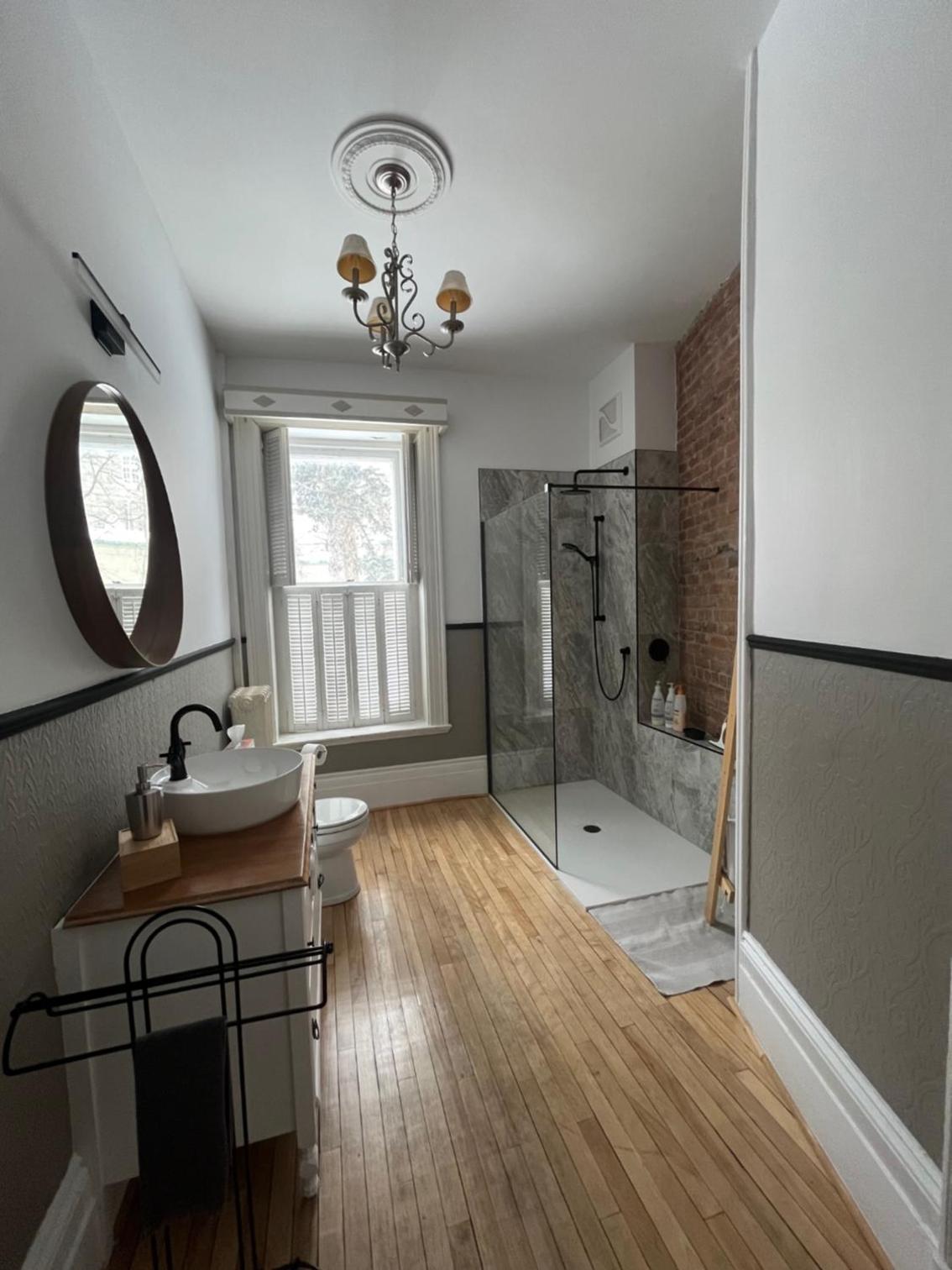 Family Room with Private Bathroom photo 3