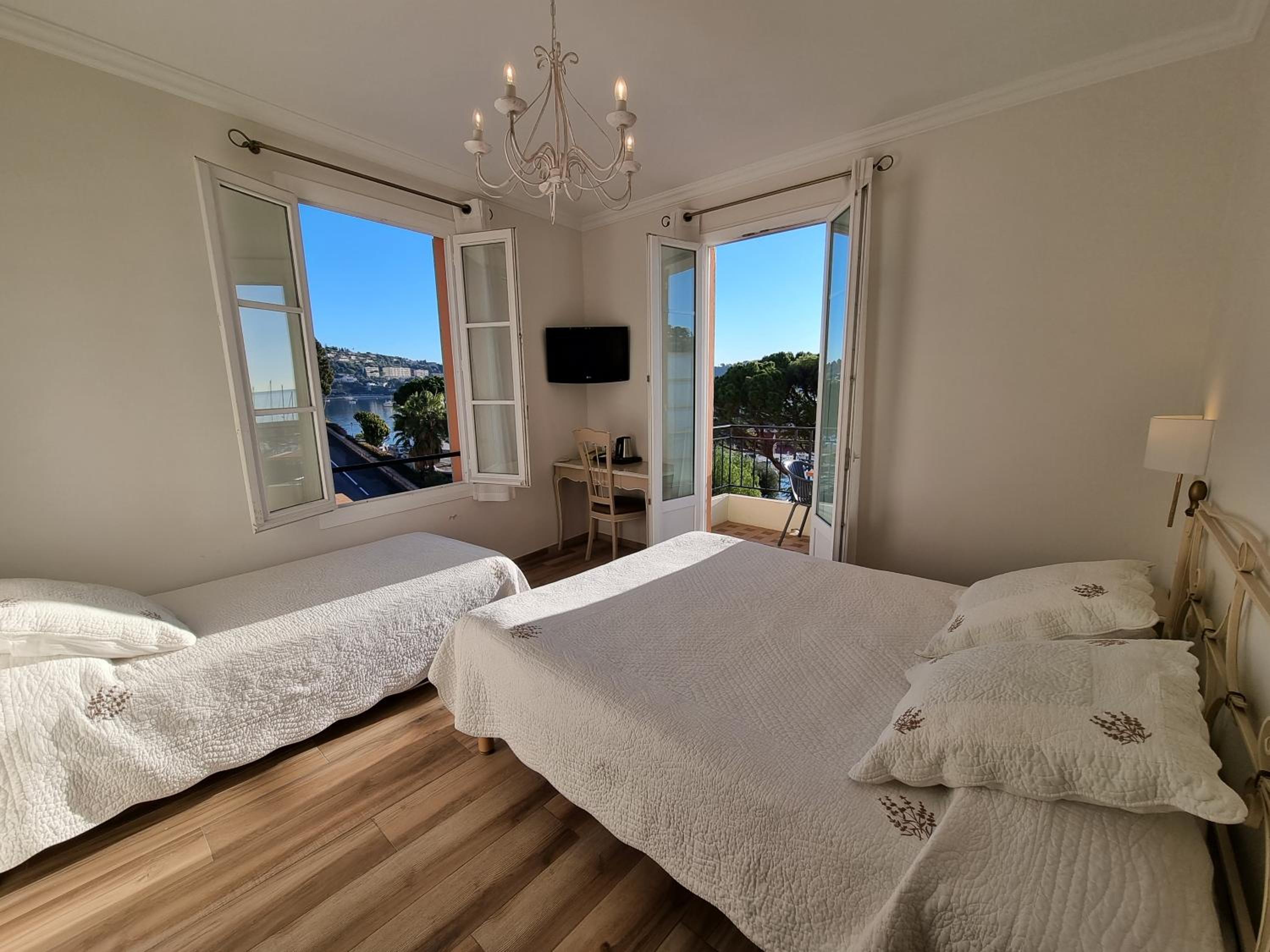 Triple Room with Sea View and Balcony photo 2