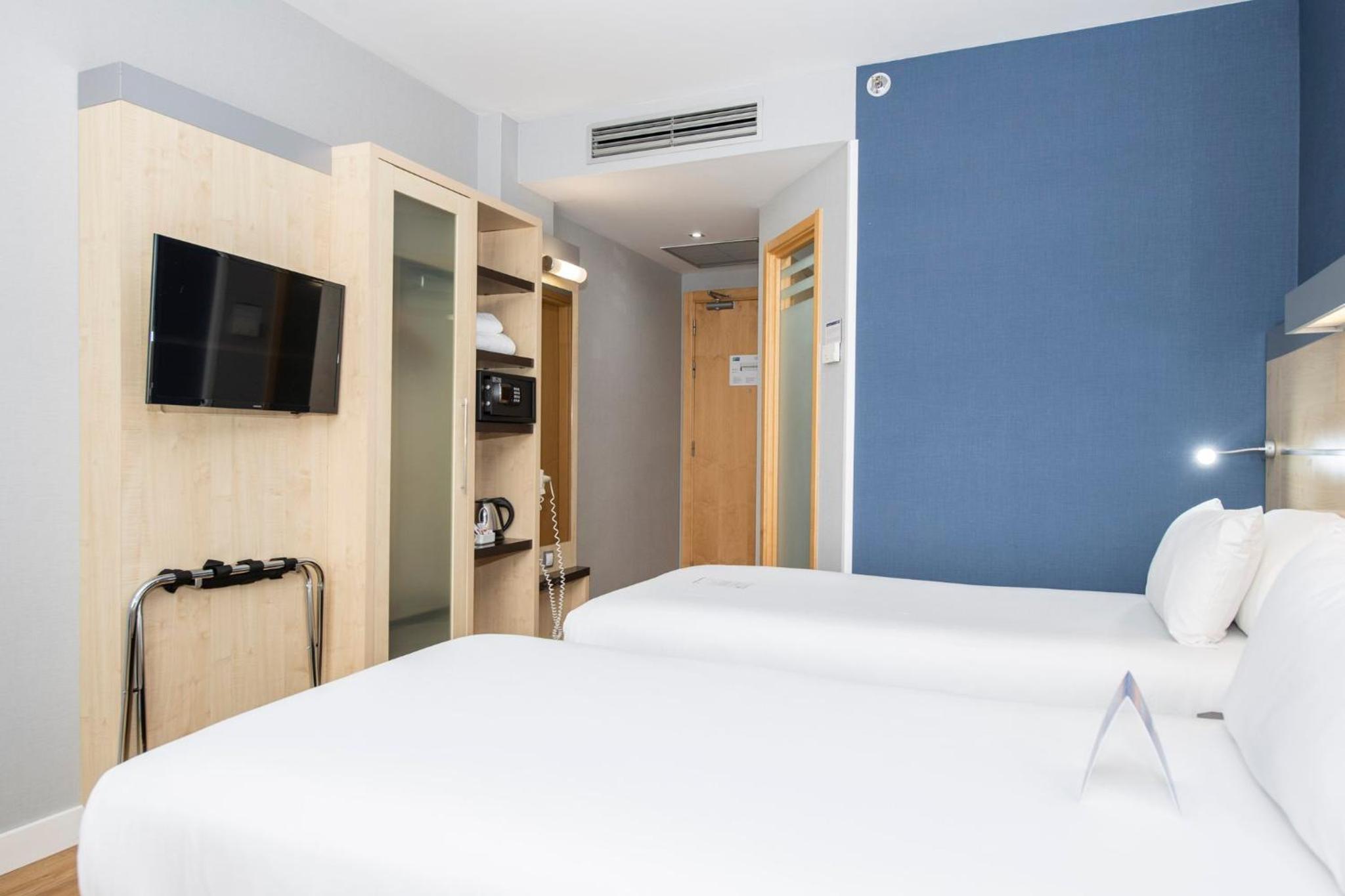 Standard Room with Free Breakfast photo 2