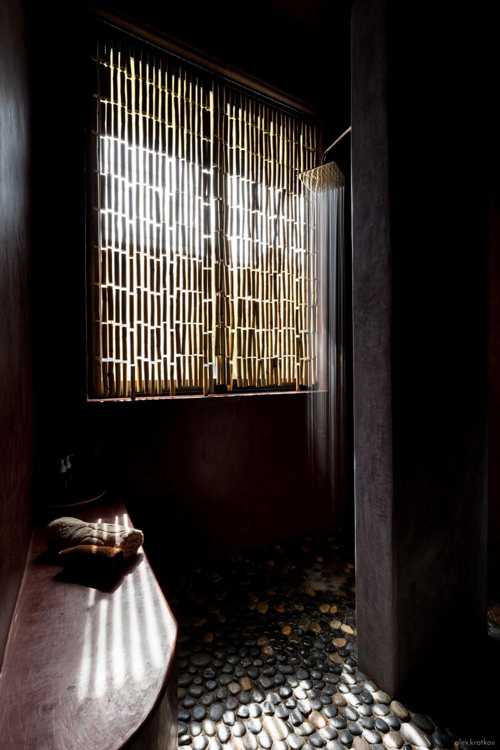 King Room with Balcony - Photo 2