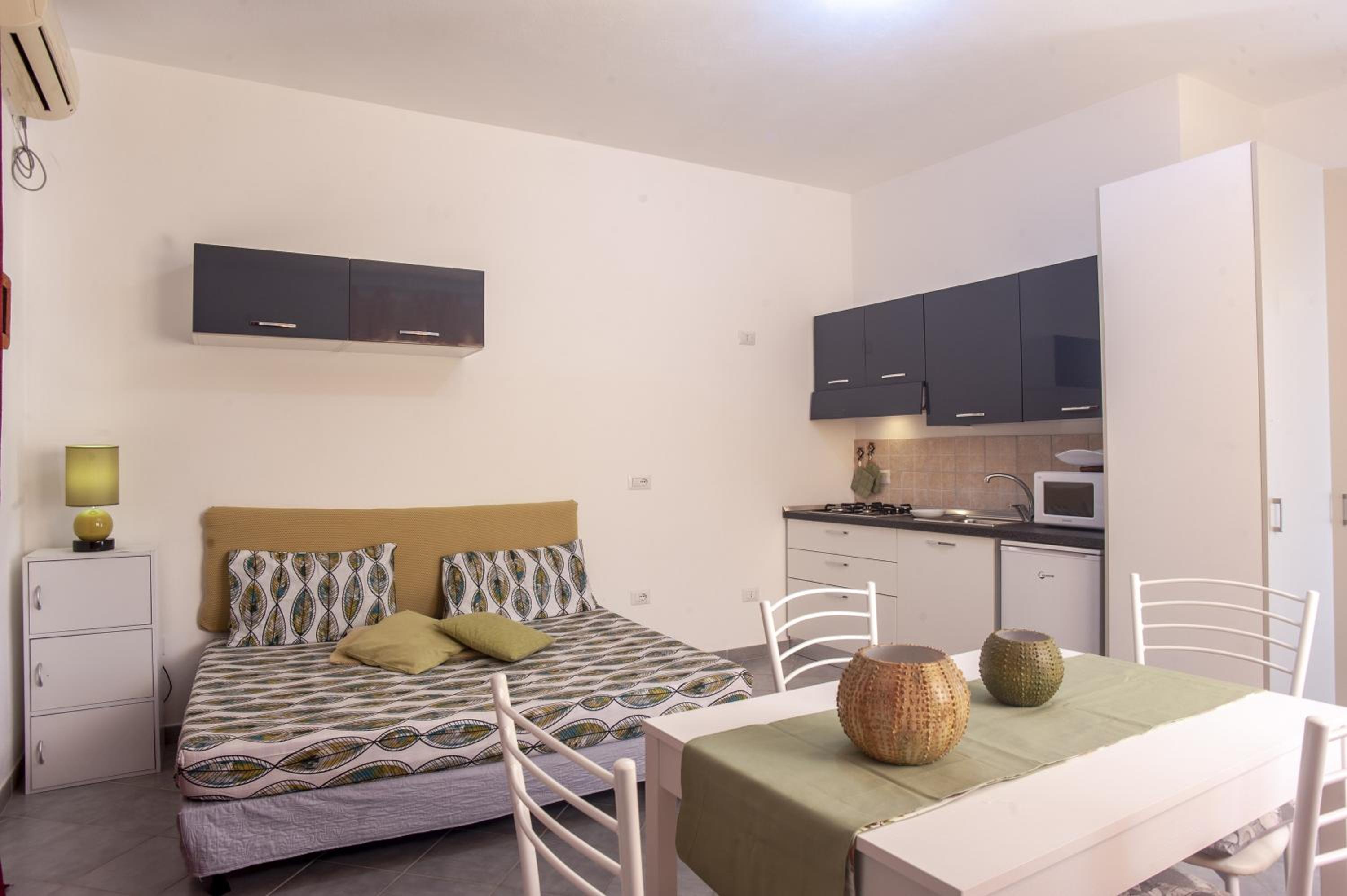 Superior One-Bedroom Apartment