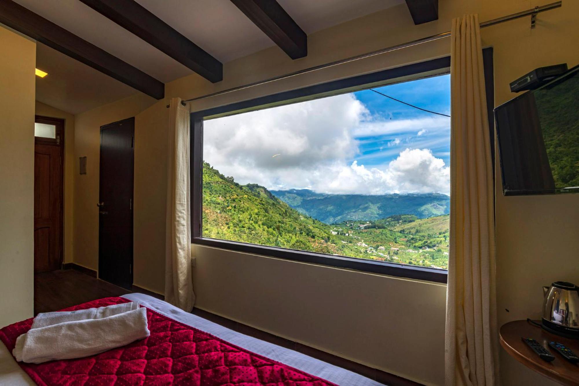 Deluxe Queen Room - Photo 16