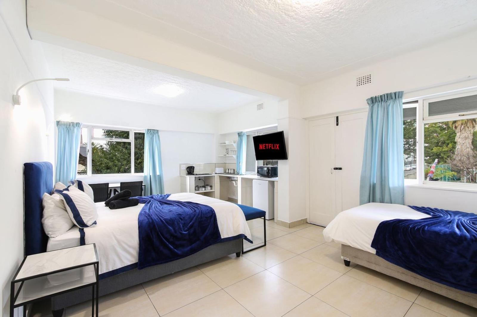 Apartment with Mountain View - Photo 4