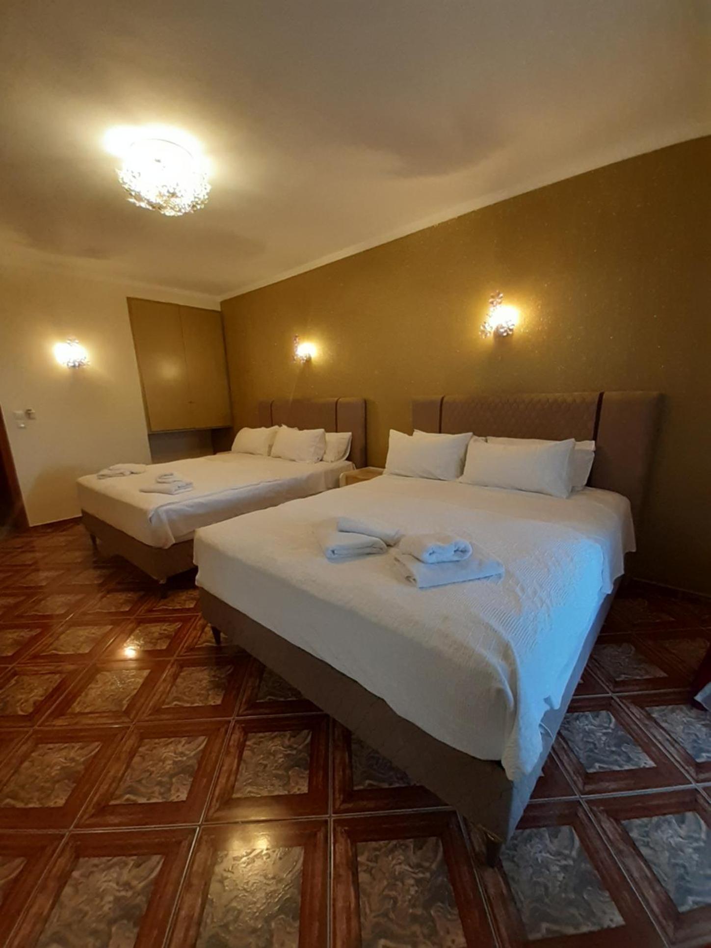 Family Room with Garden View - Photo 1