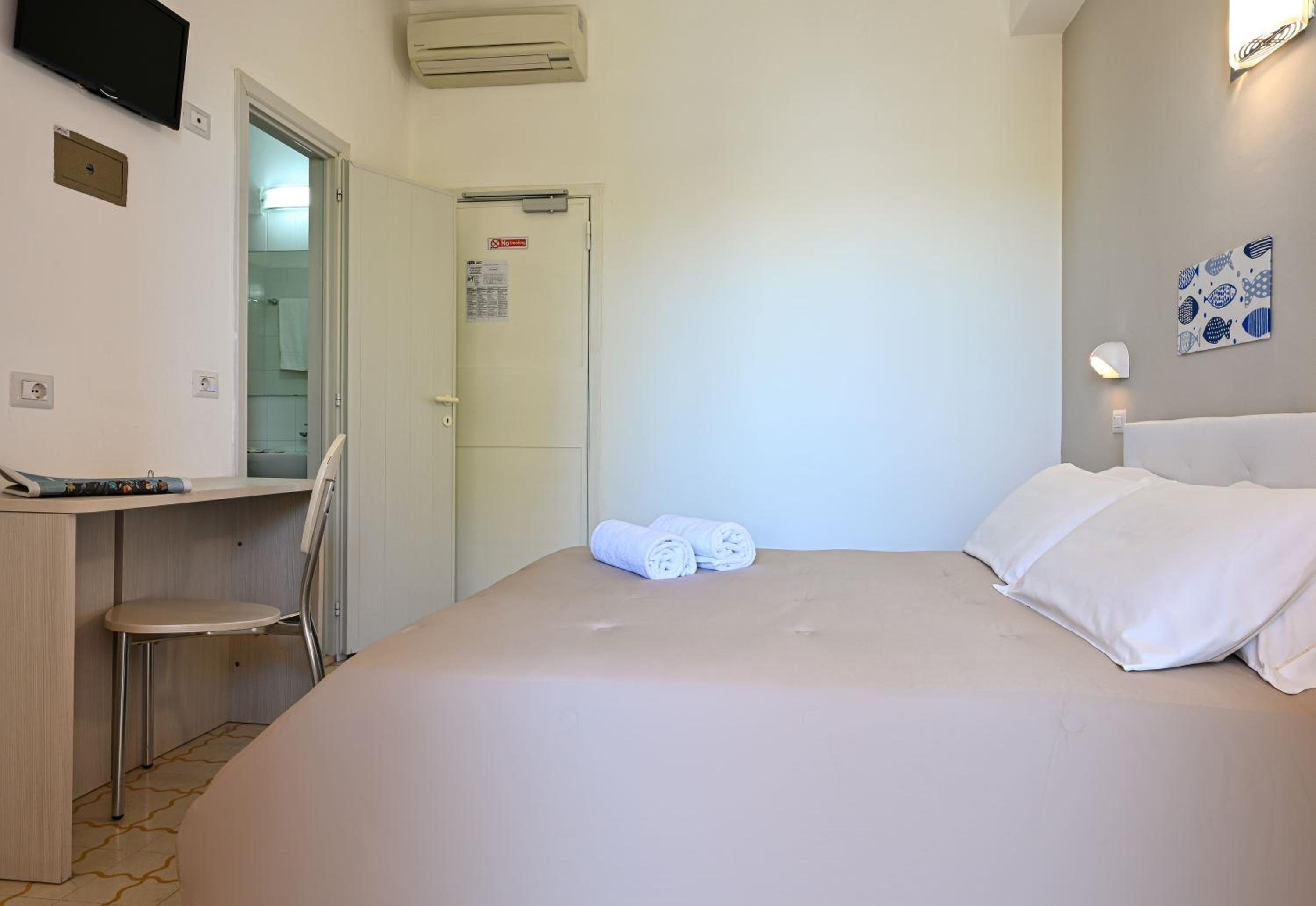 Economy Double or Twin Room photo 3