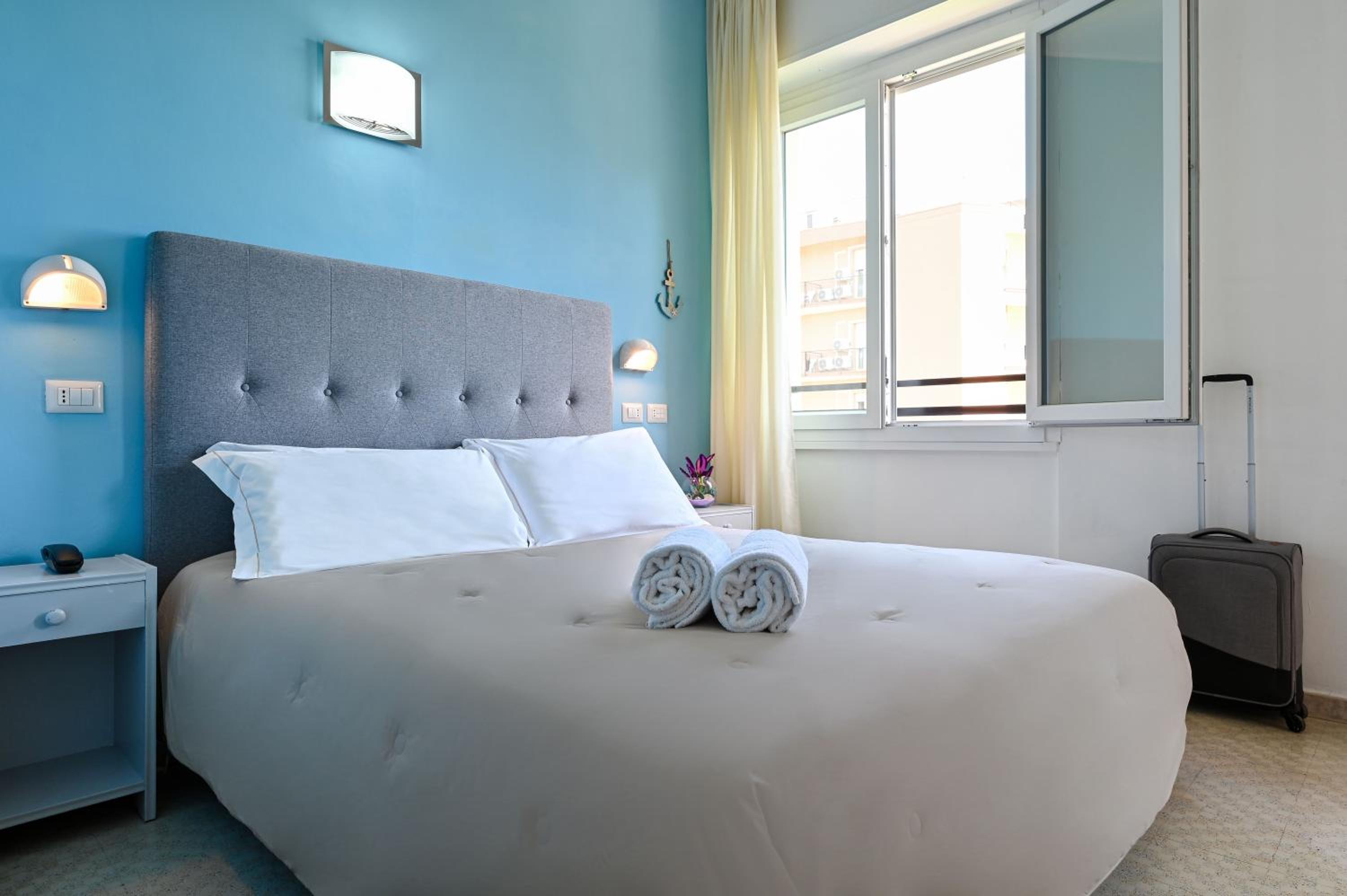 Double or Twin Room with Sea View photo 1