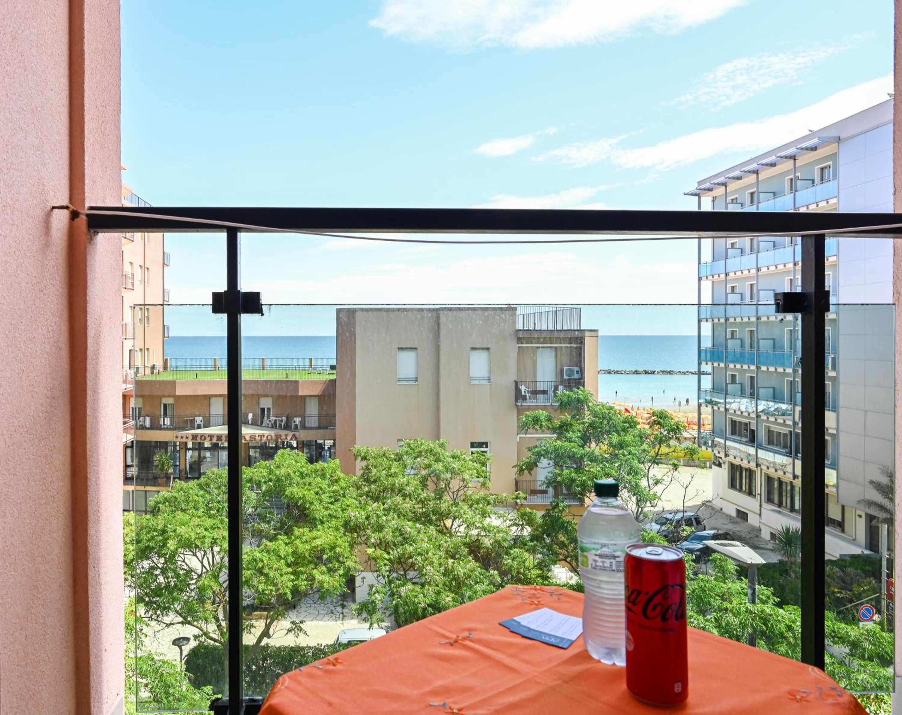 Double or Twin Room with Sea View photo 3