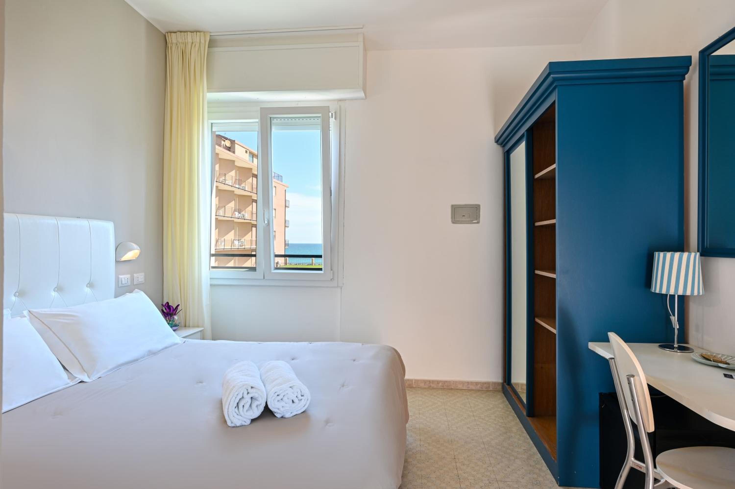 Superior Double or Twin Room with Sea View photo 3