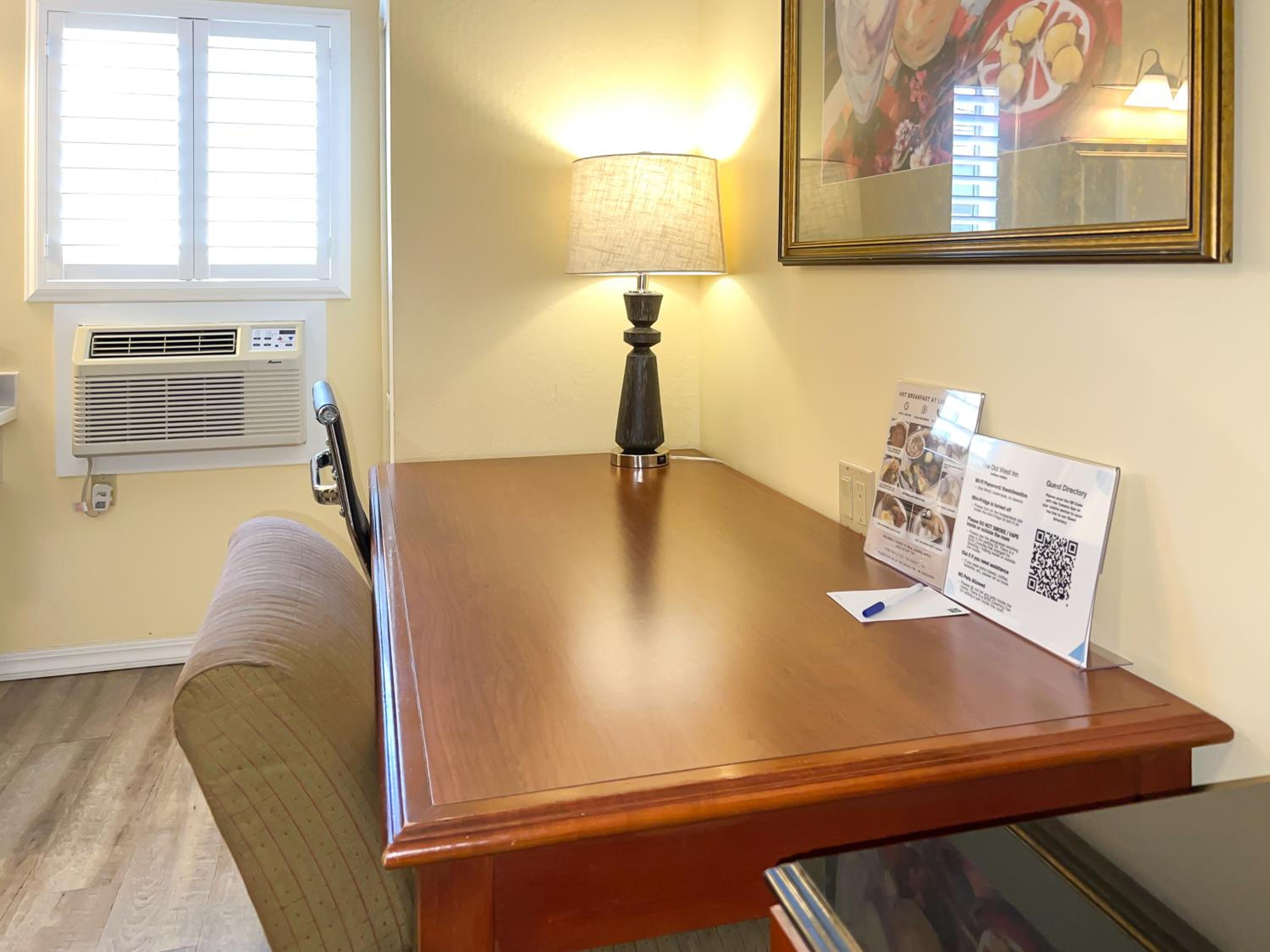Queen Room - Non-Smoking - Photo 7