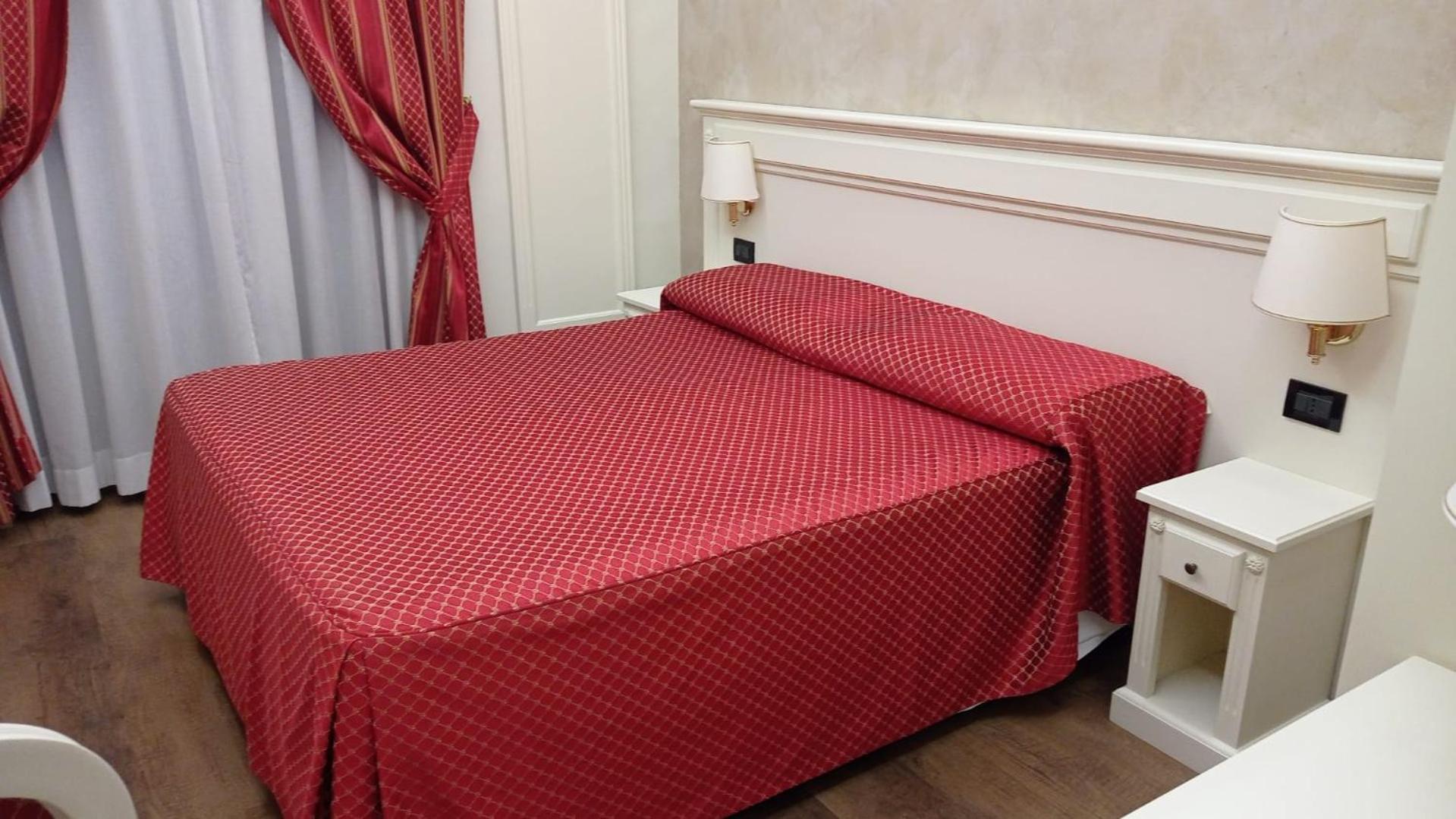 Double Room - Photo 18