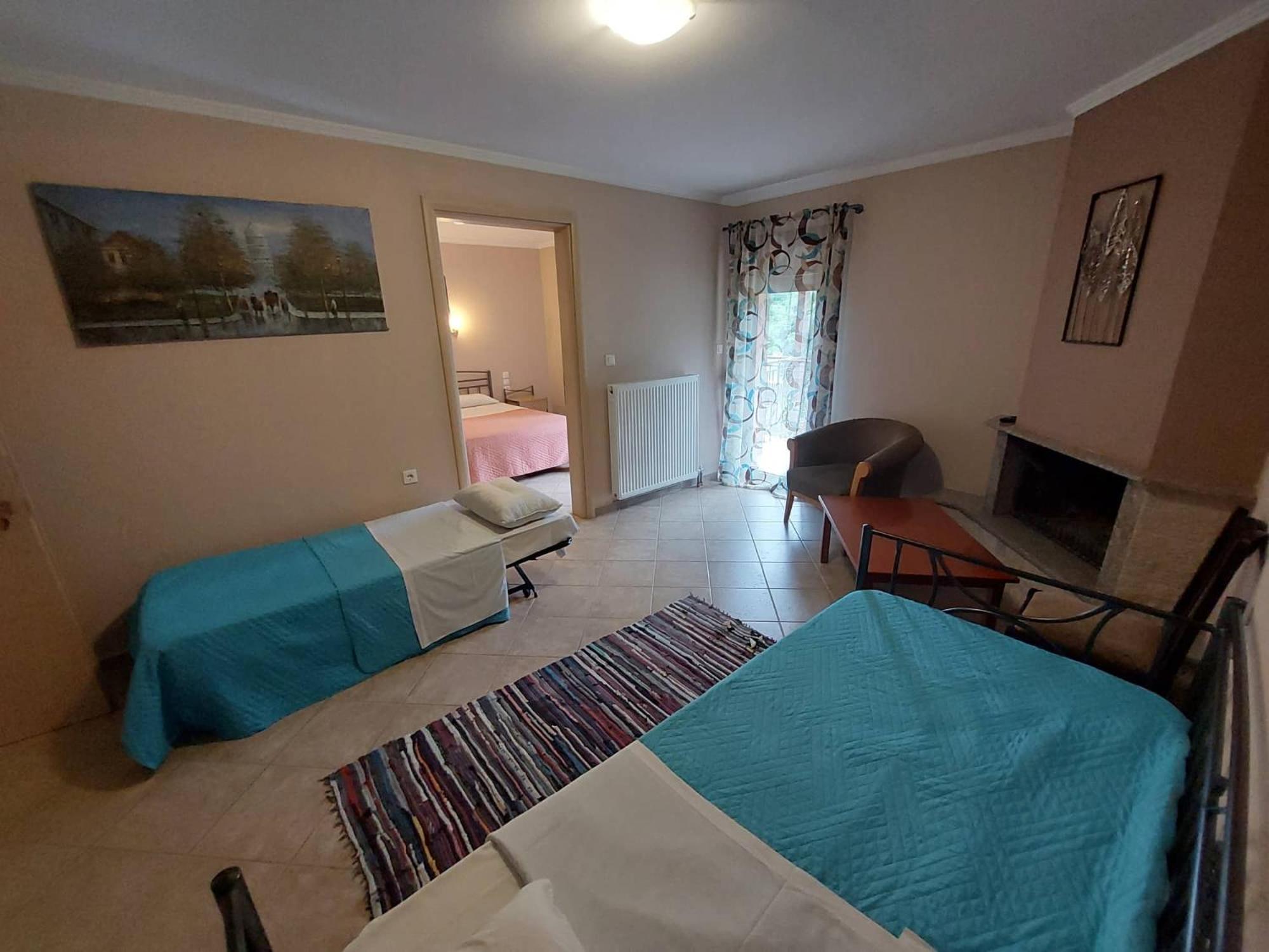 Family Room with Mountain View photo 3