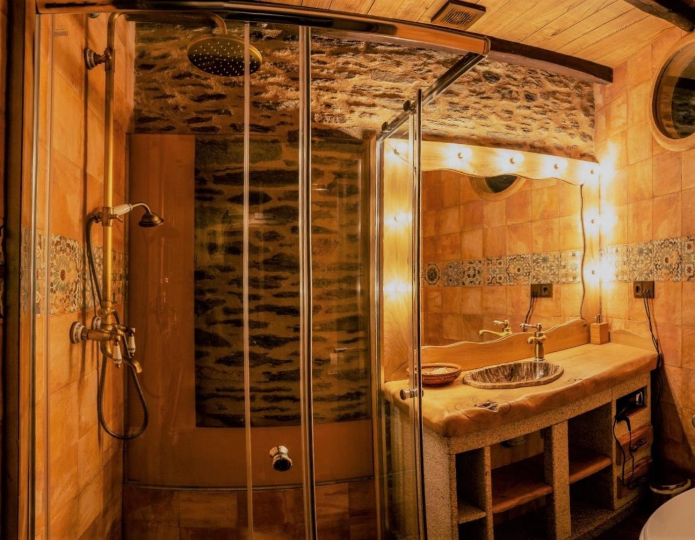 Triple Room with Private Bathroom photo 2