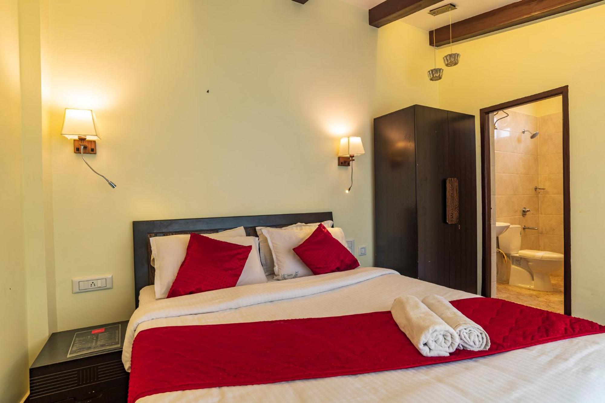Deluxe Queen Room - Photo 1