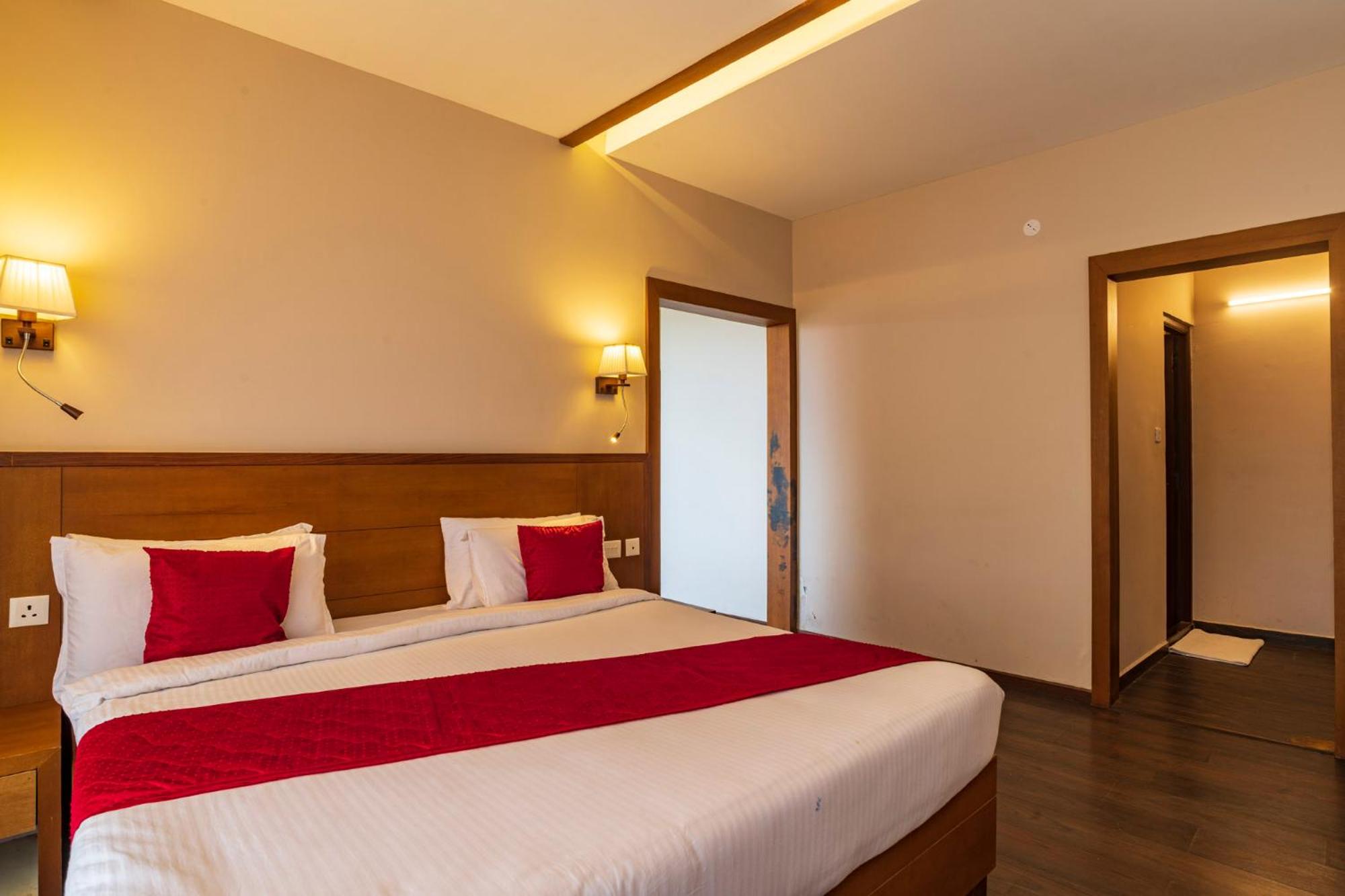 Suite with Mountain View - Photo 22