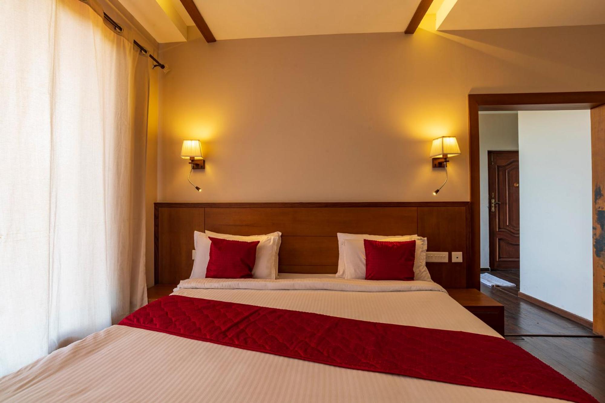 Suite with Mountain View - Photo 21