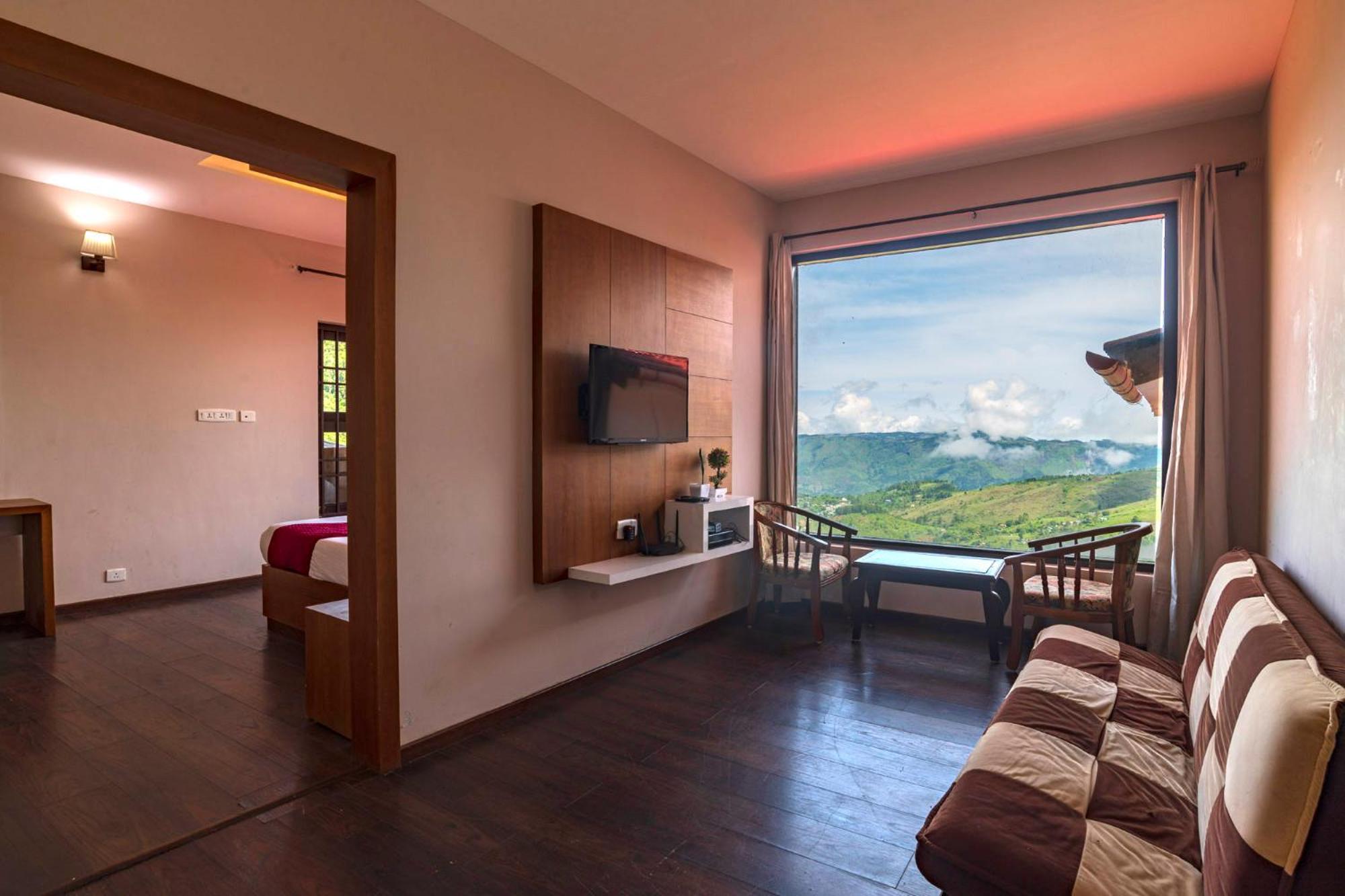 Suite with Mountain View - Photo 14