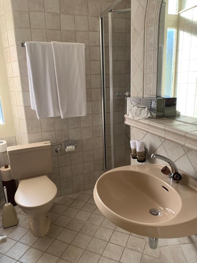 Deluxe Double Room with Balcony photo 3