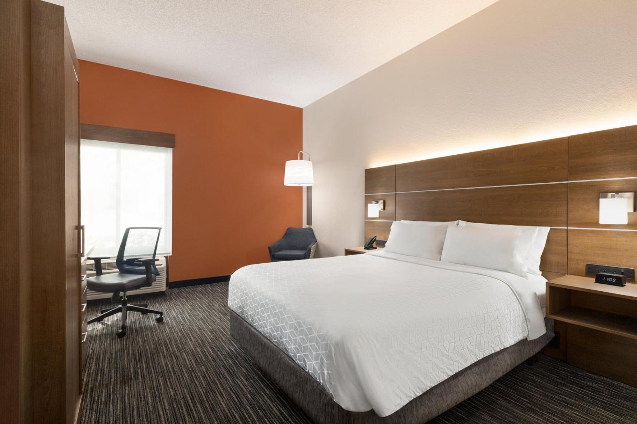 Standard King Room with Mobility Accessible Roll-In Shower - Photo 1