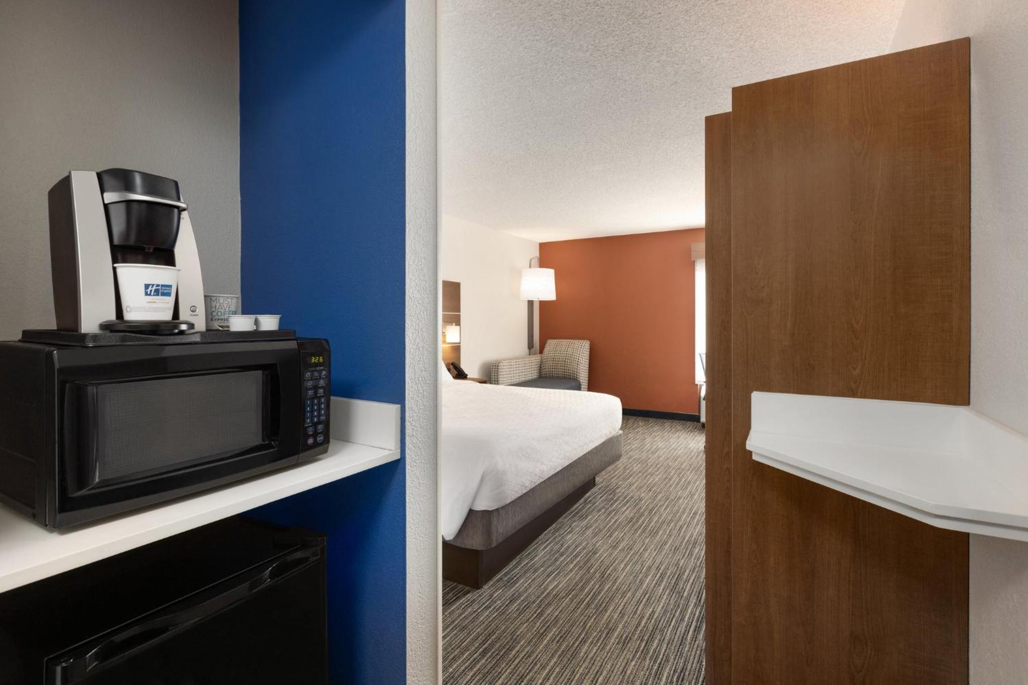 Standard King Room - Photo 4