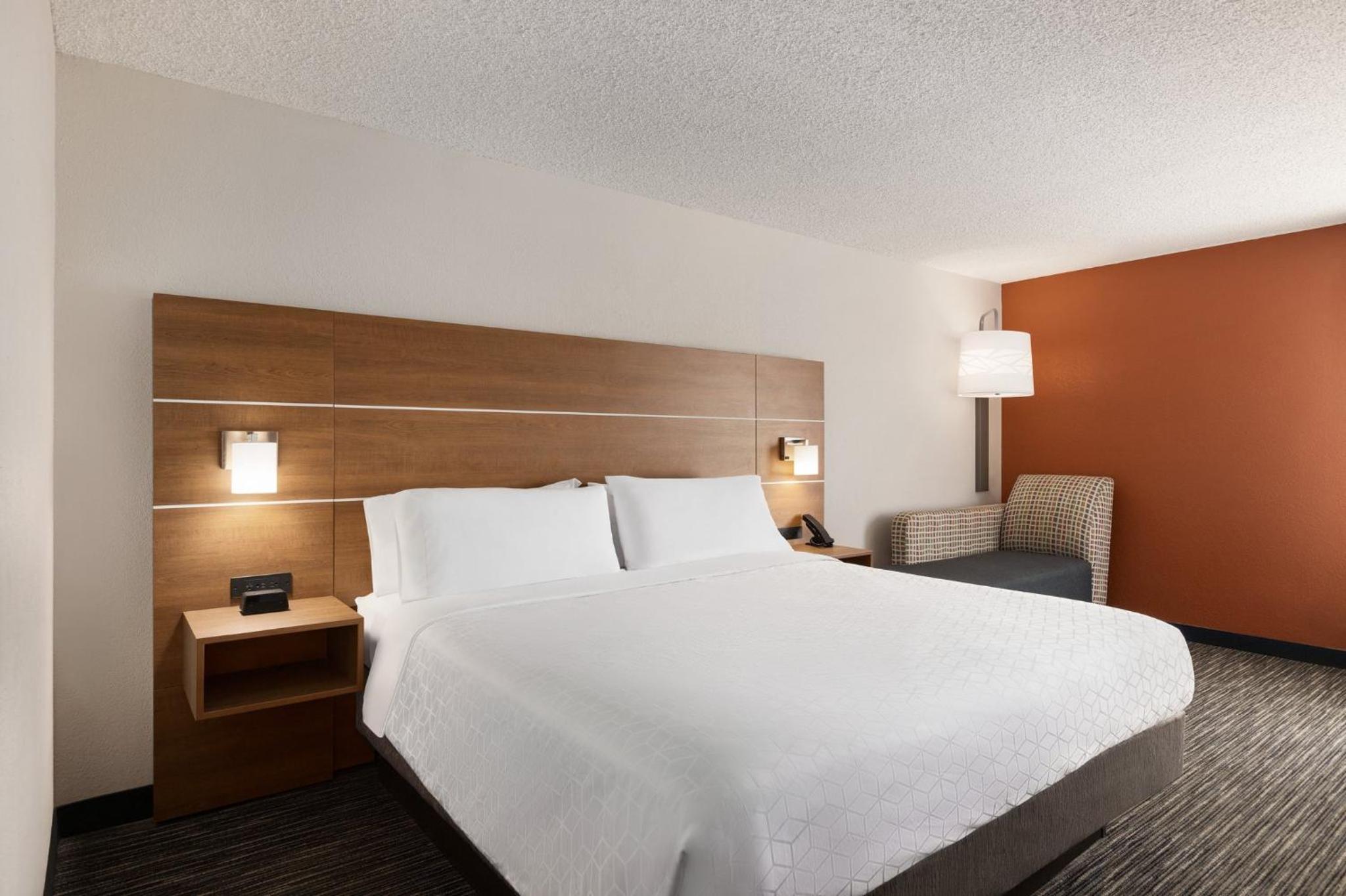 Standard King Room - Photo 3