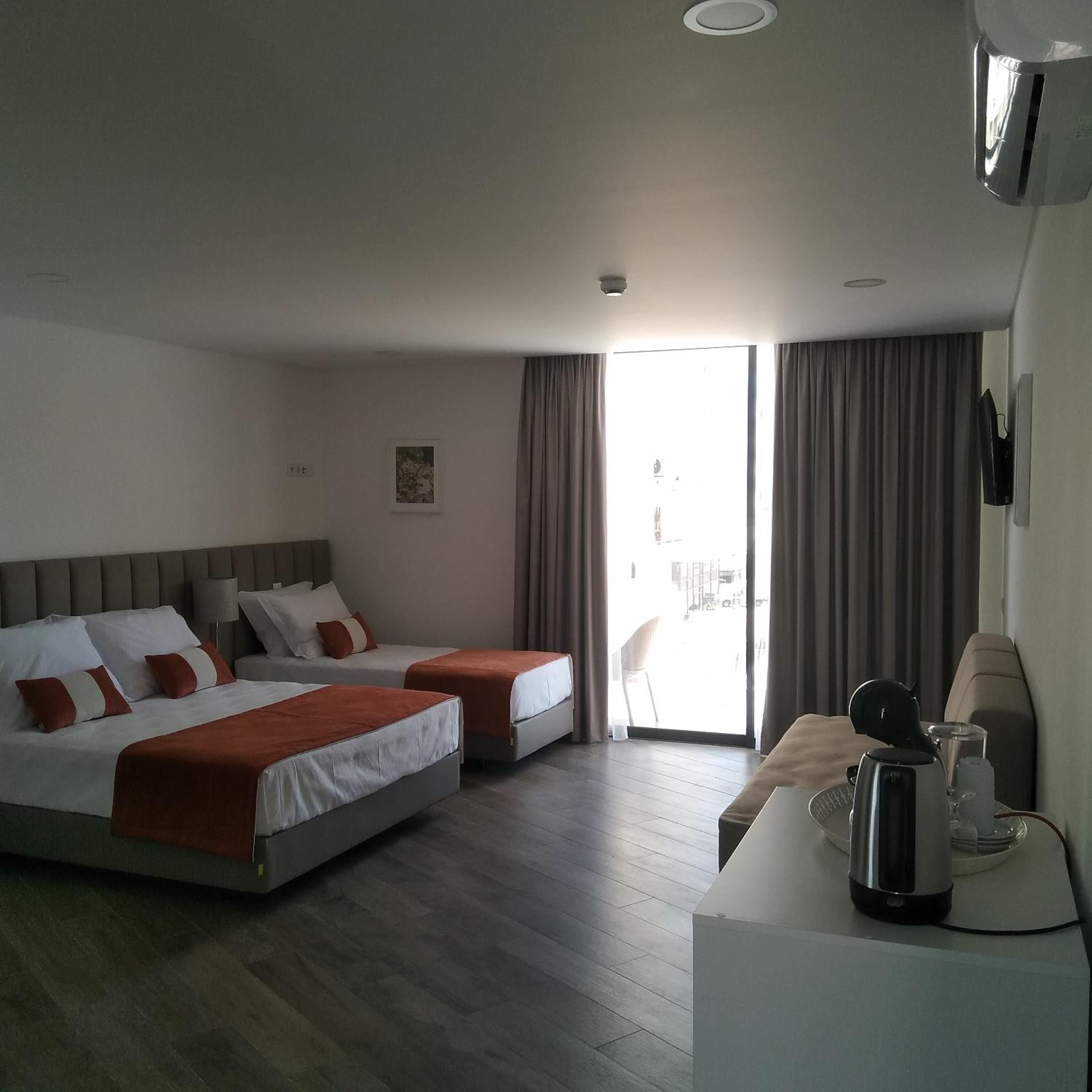 Quadruple Room - Photo 7