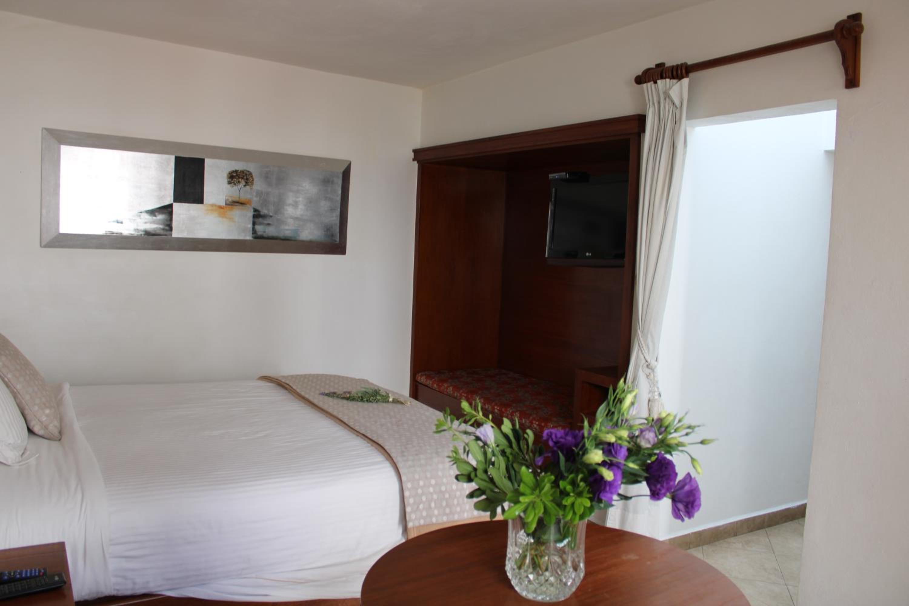 Two-Bedroom Suite - Photo 3