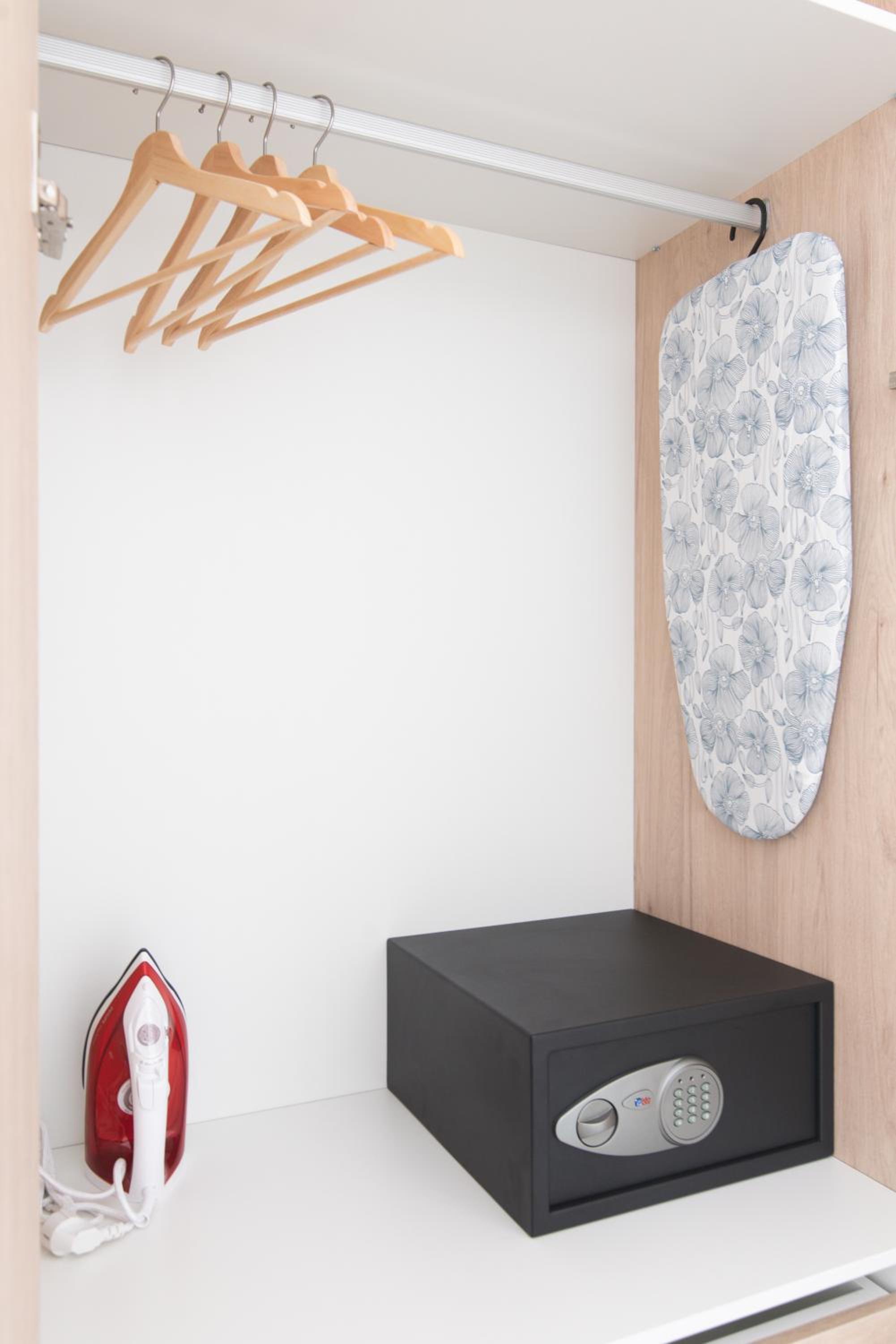 Studio with Balcony - Photo 9