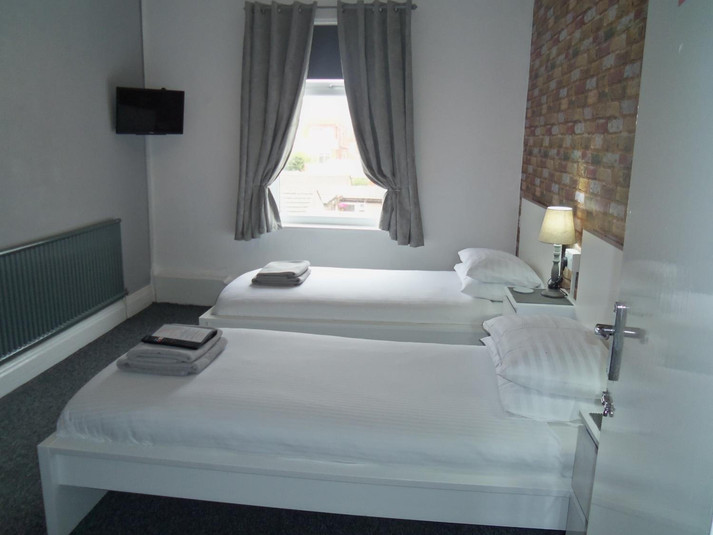 Standard Twin Room photo 3
