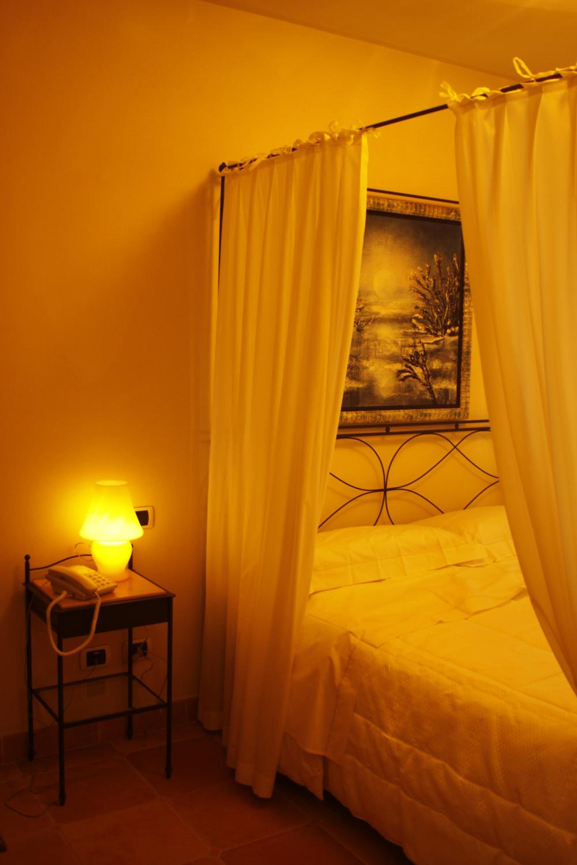 Double Room with Private Bathroom photo 2