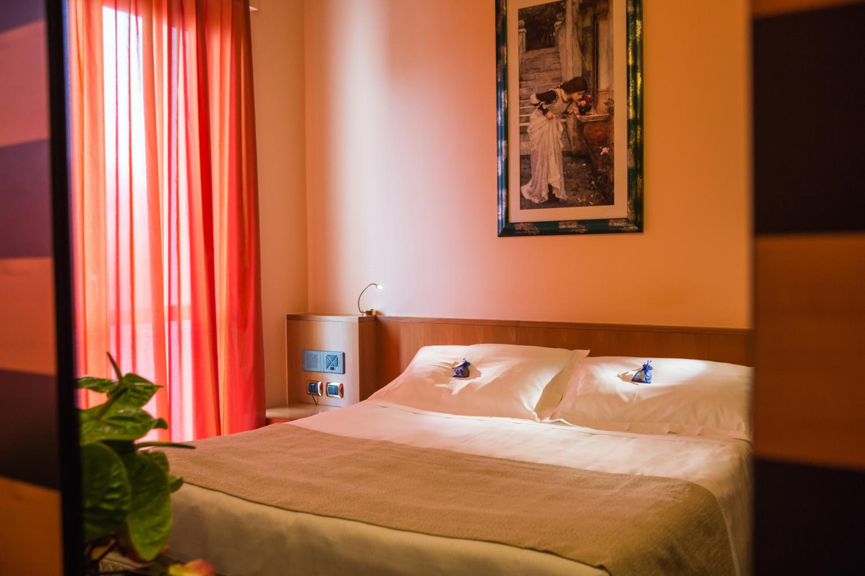 Double Room - Photo 2