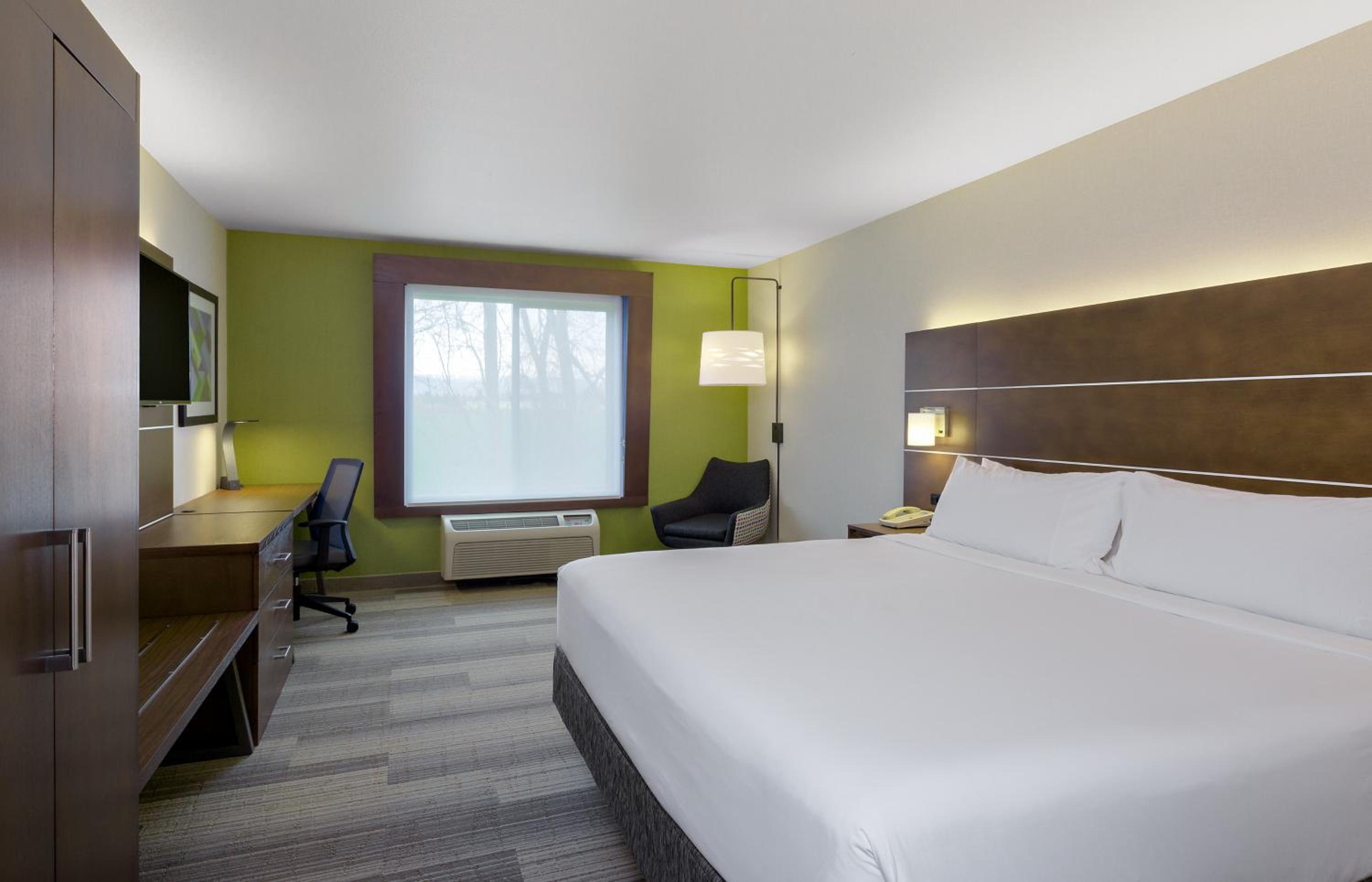 King Room - Mobility Access/Hearing Accessible - Photo 3