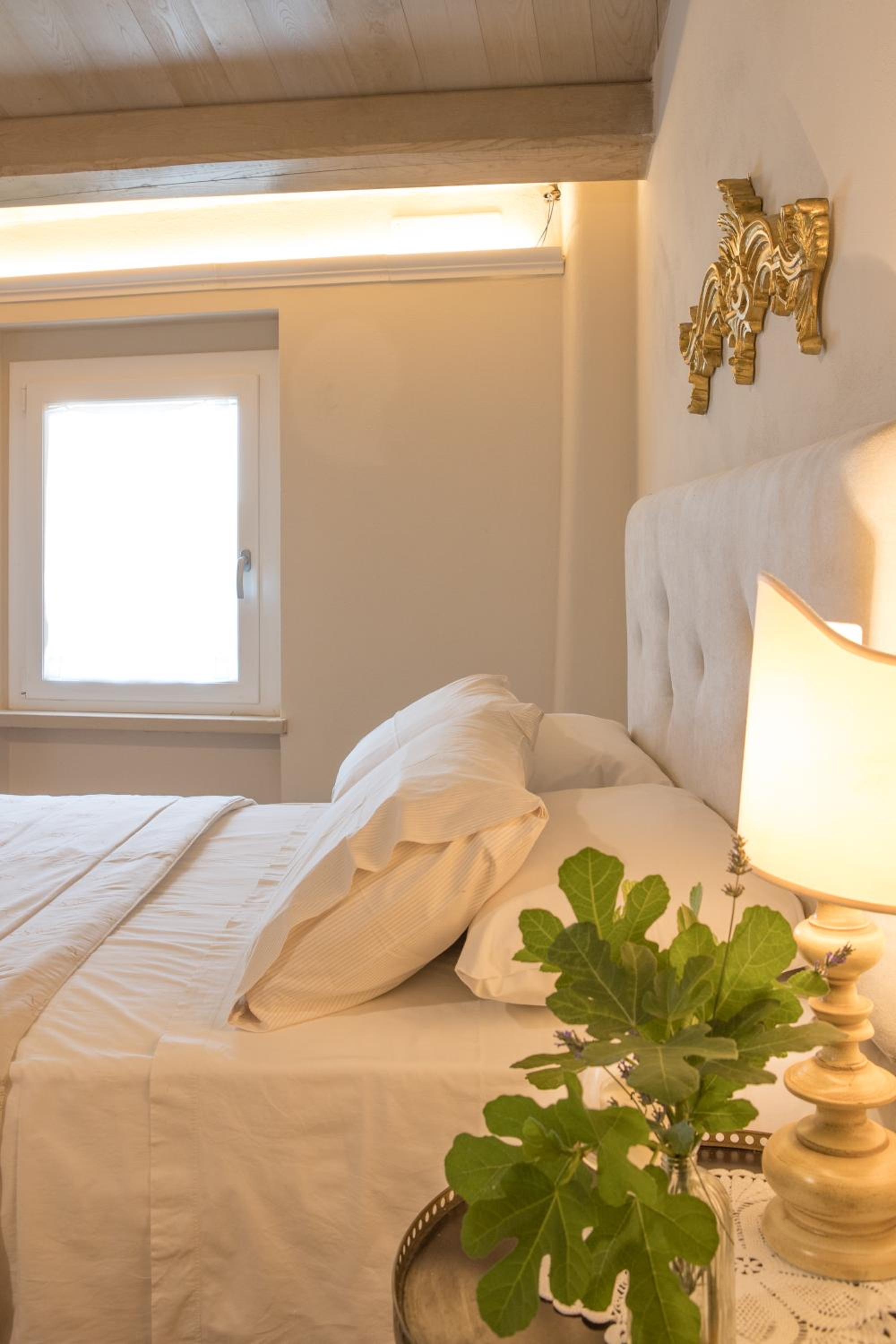 Double Room with Spa Bath - Photo 15