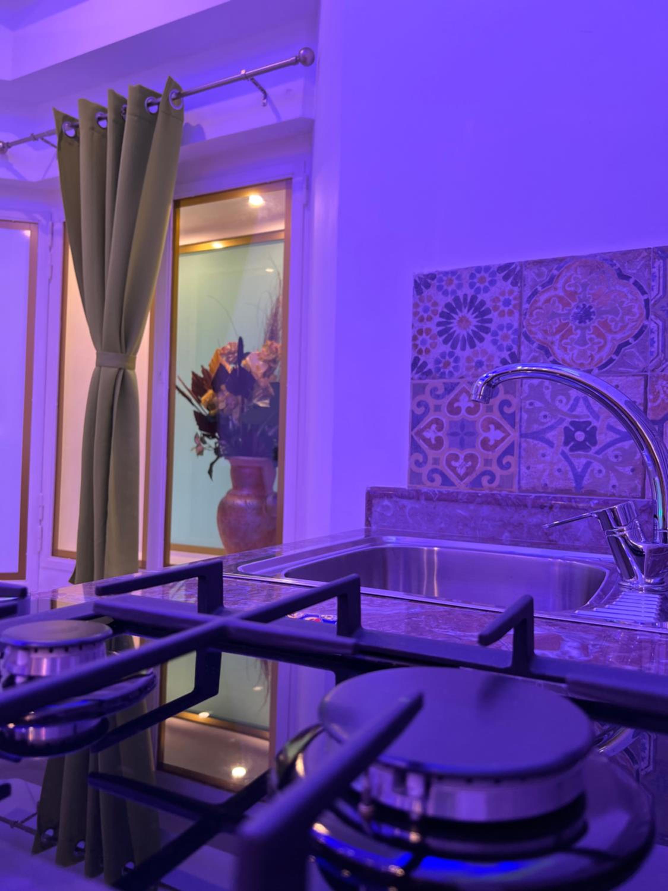 Deluxe Suite with Spa Bath - Photo 12