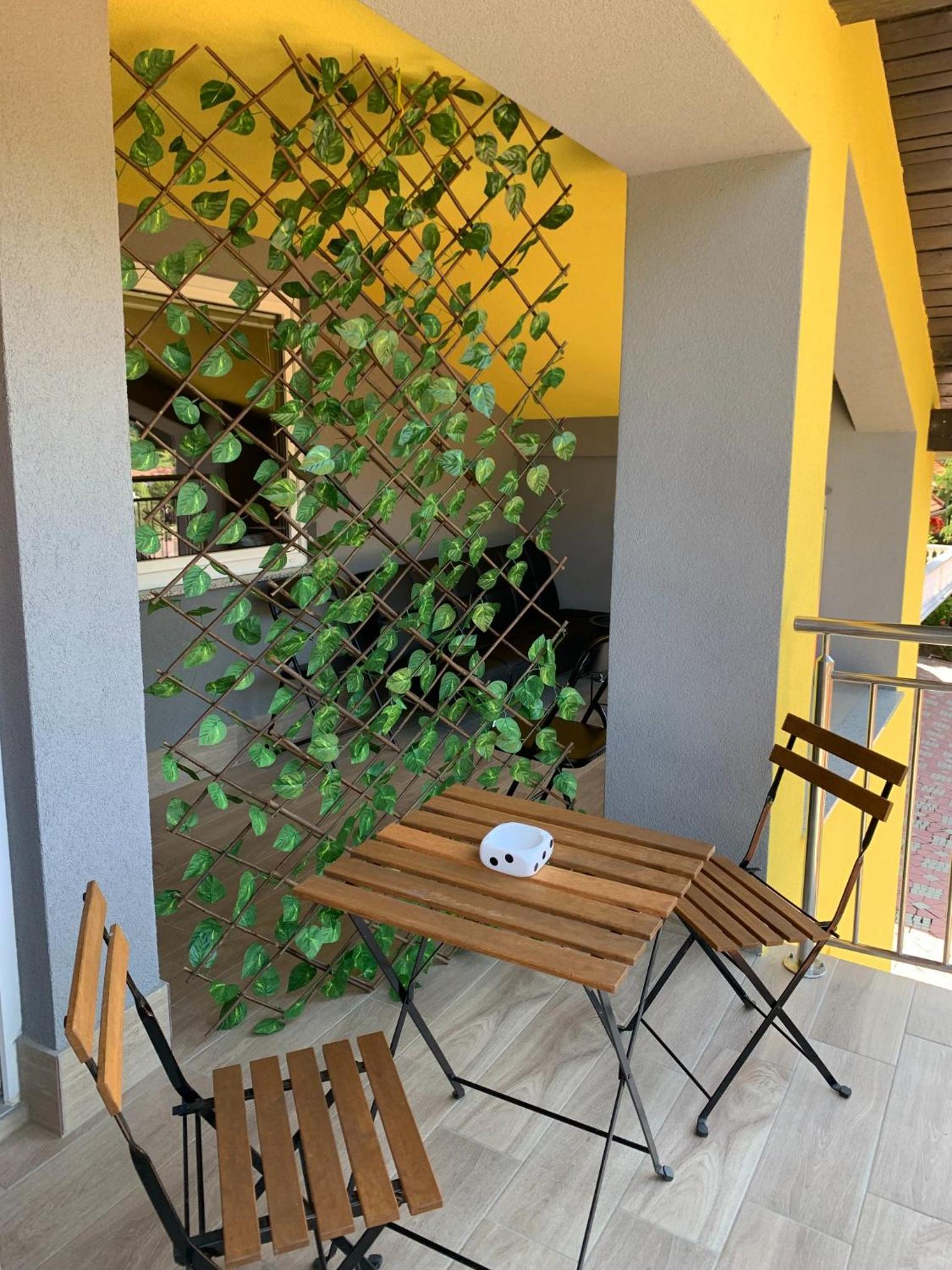 Studio with Balcony - Photo 5