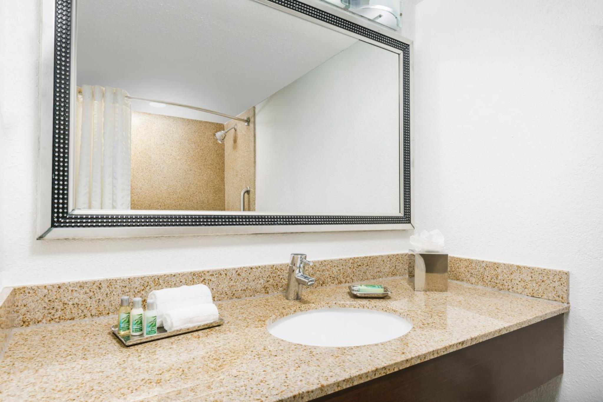 Two Queen Interior View (Newly Renovated) thumbnail 6