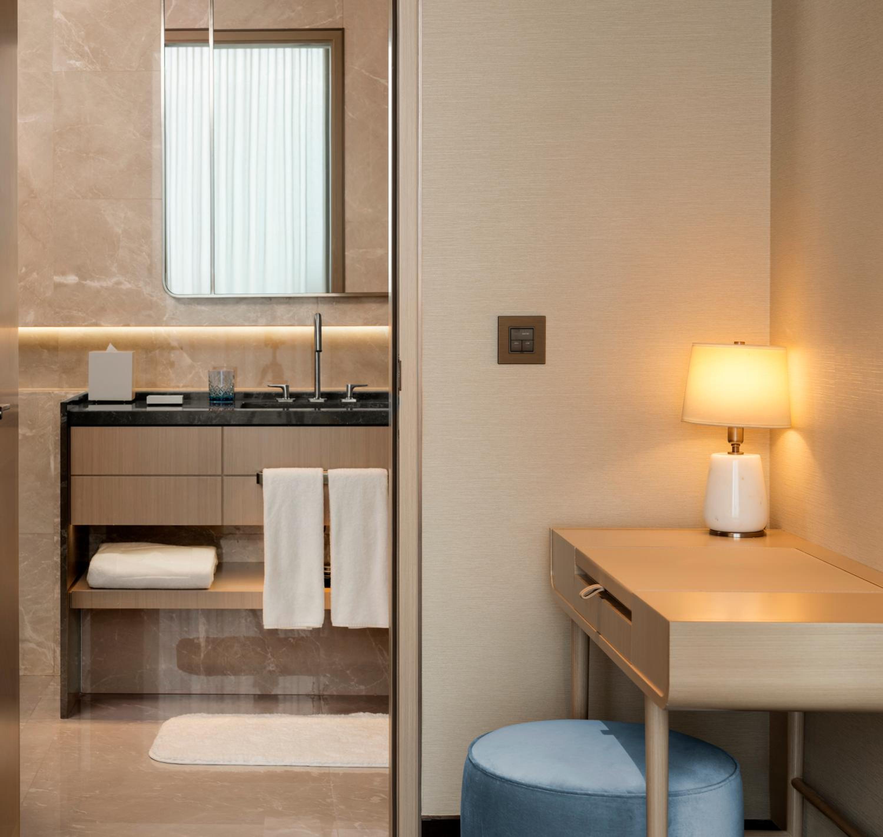 Corner Suite thumbnail 5