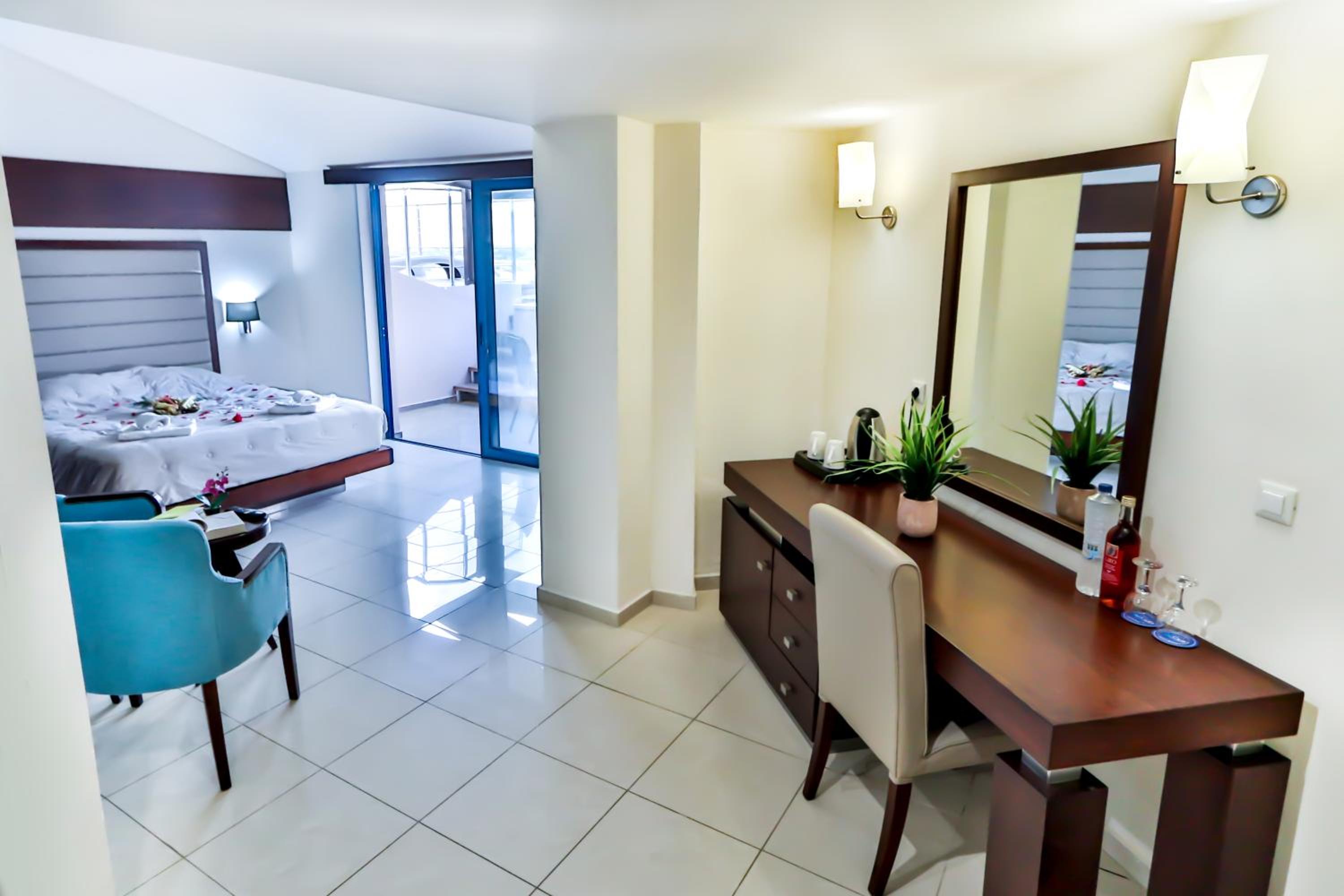 Quarto Duplo com Vista Lateral para o Mar e Piscina Privativa