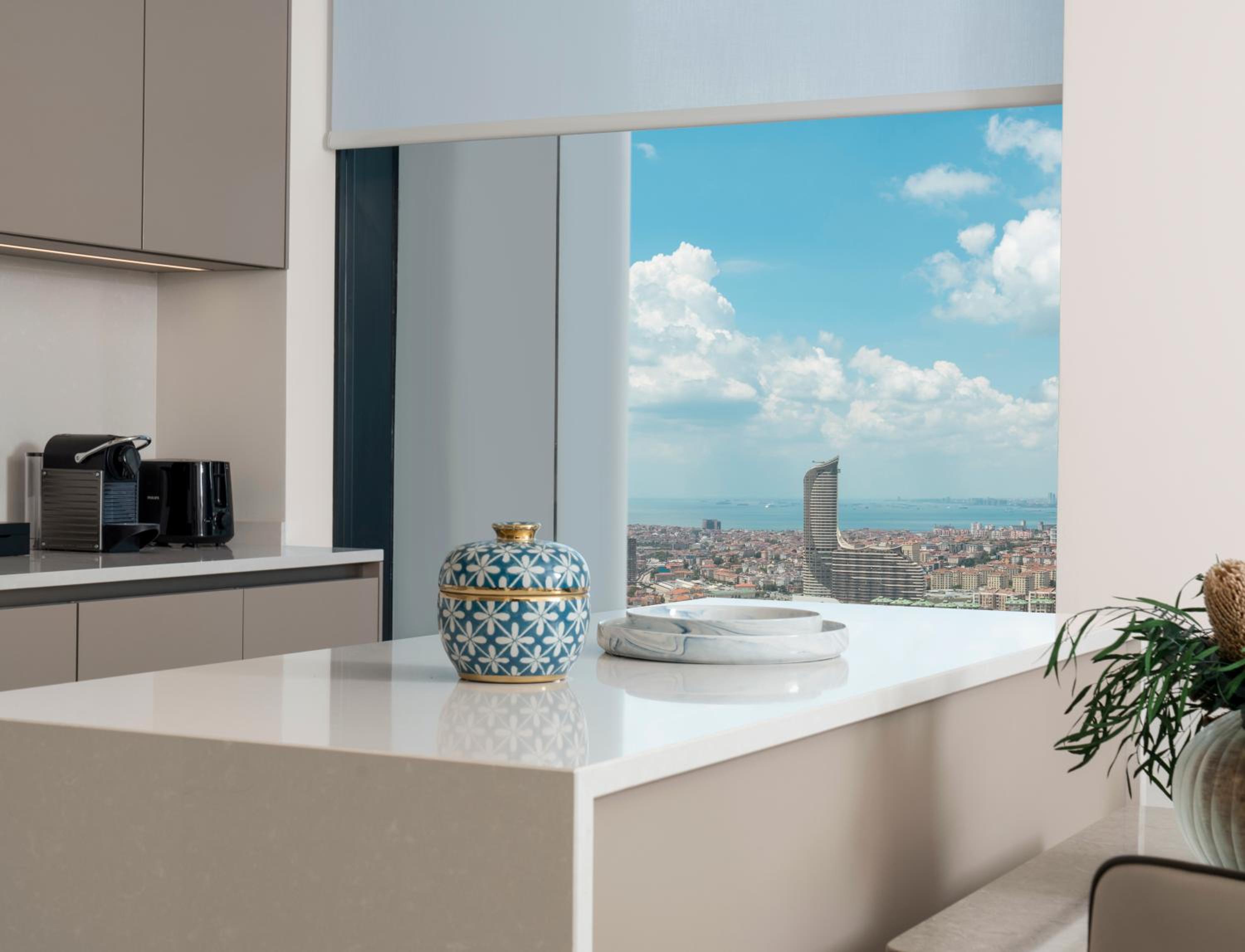 Corner Suite thumbnail 6