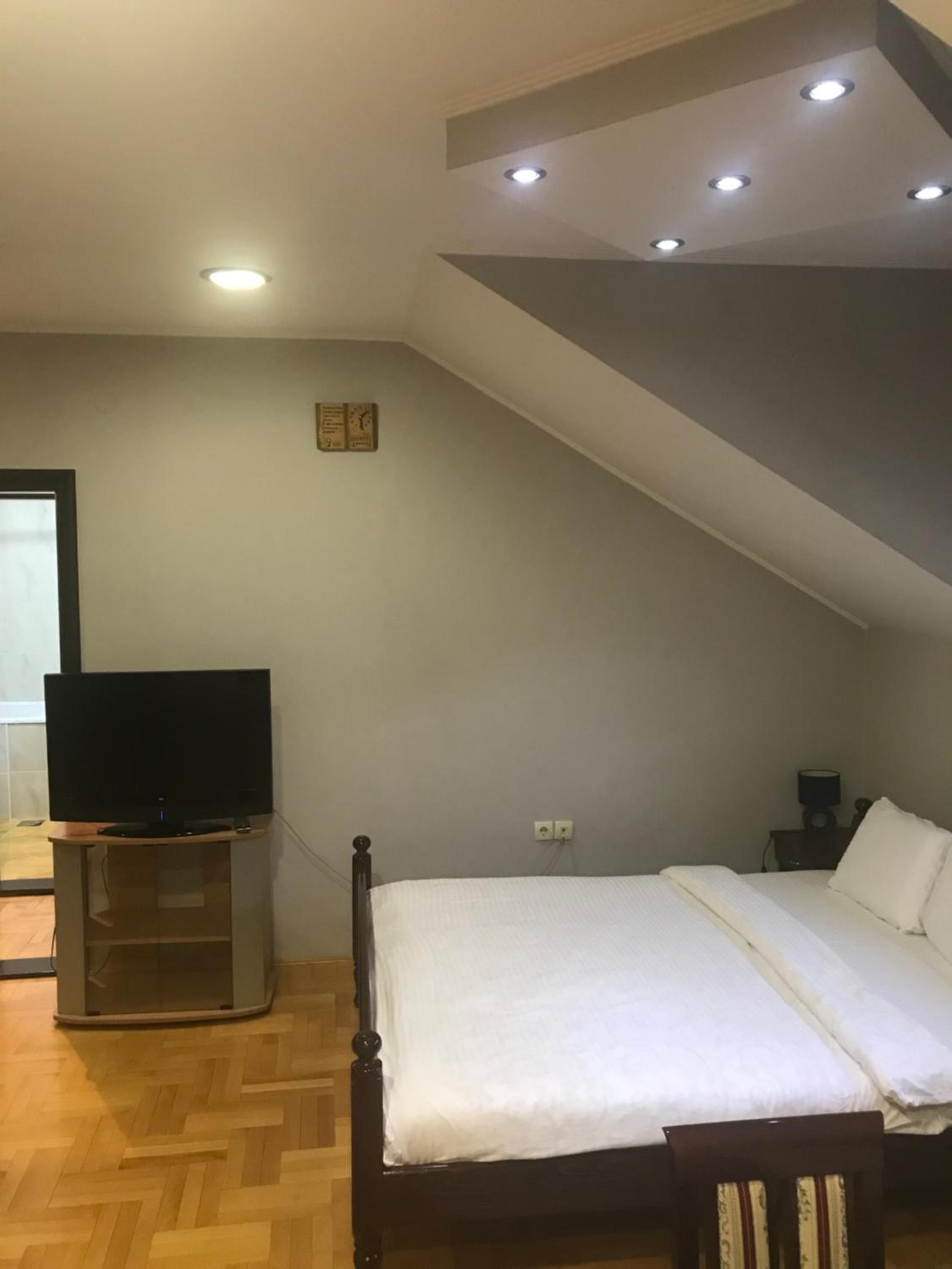 One-Bedroom Apartment photo 3