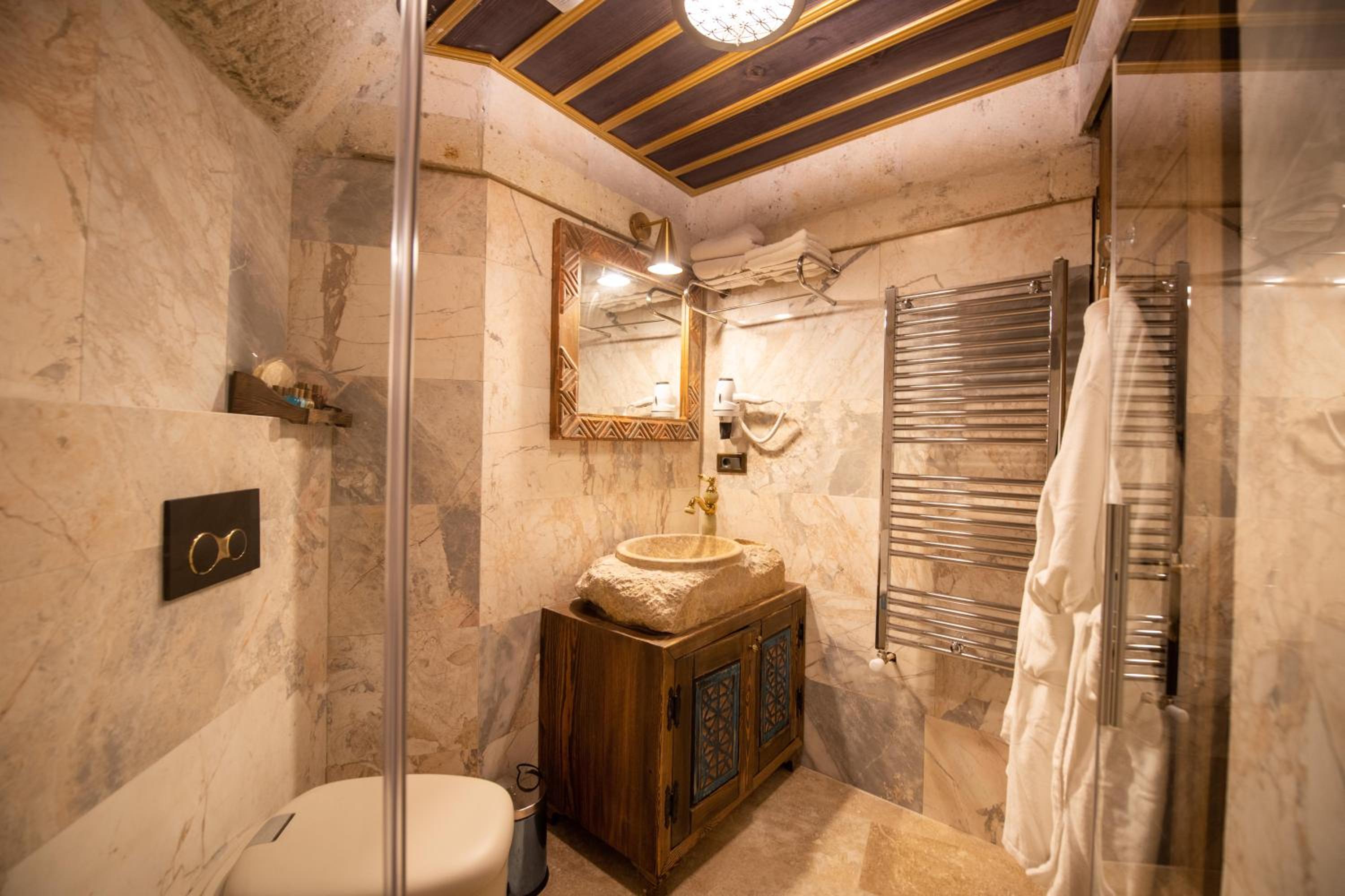 Suite - Photo 9