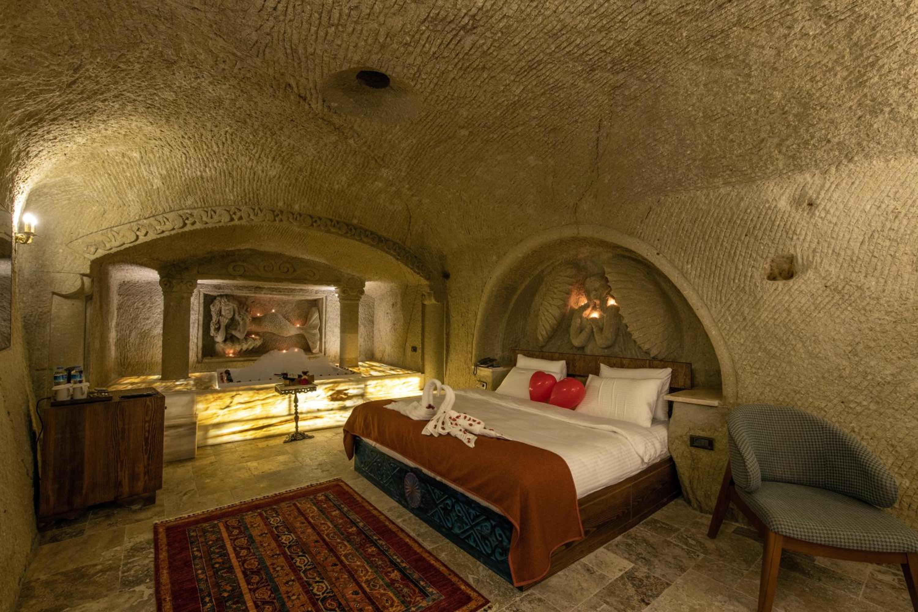 Suite - Photo 1