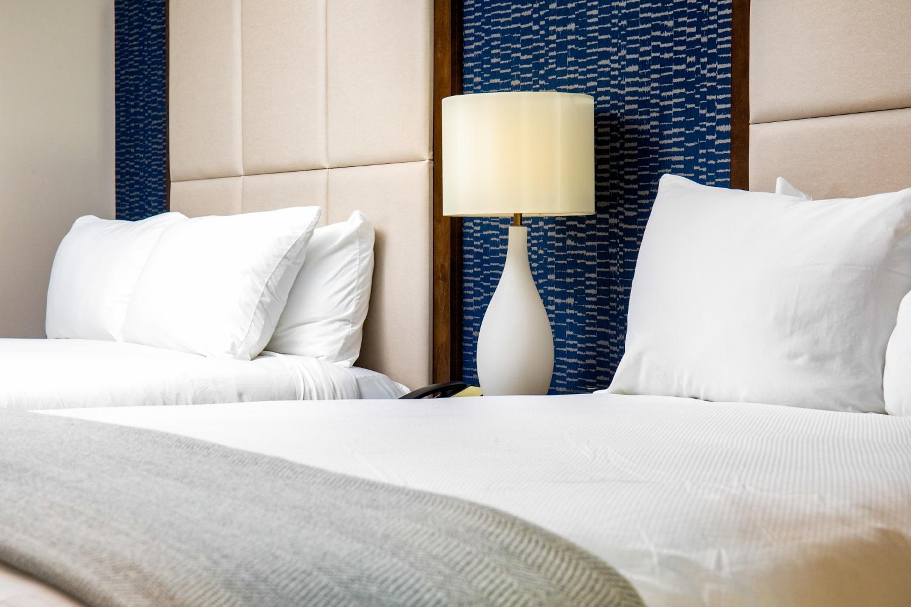 Standard Queen Room with Two Queen Beds - Non Smoking  - Photo 6