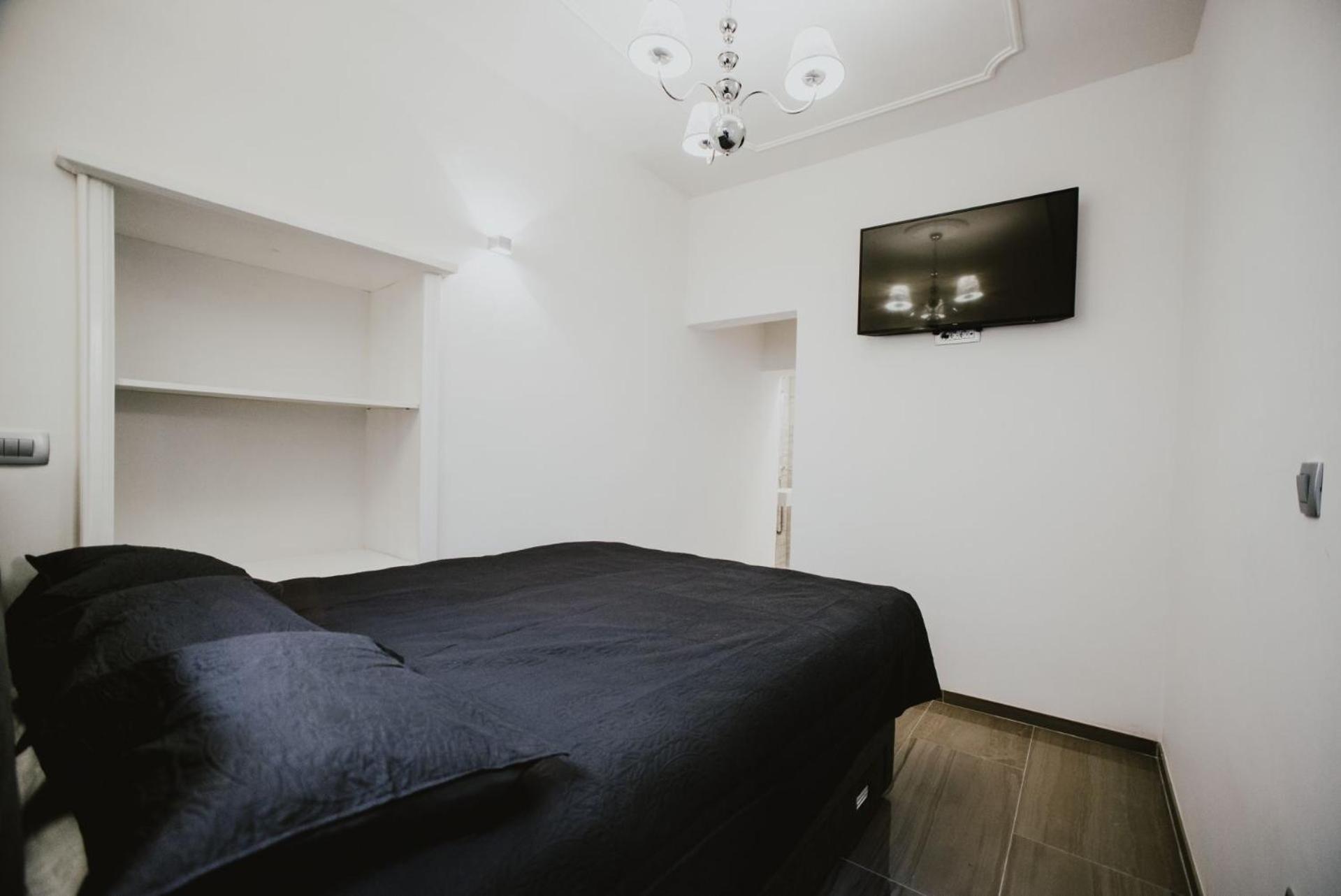 One-Bedroom Apartment - Photo 5